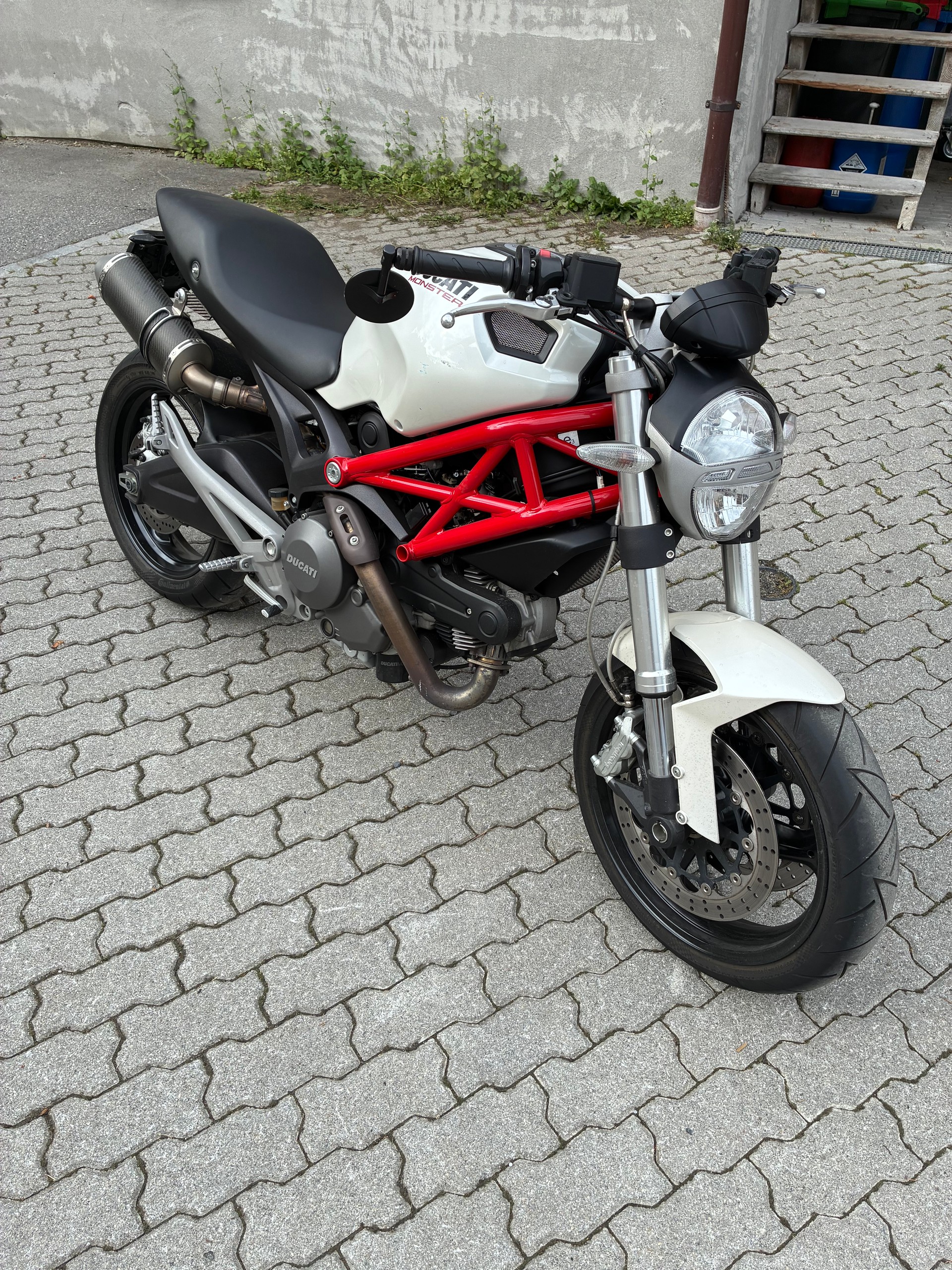 DUCATI Monster 696M