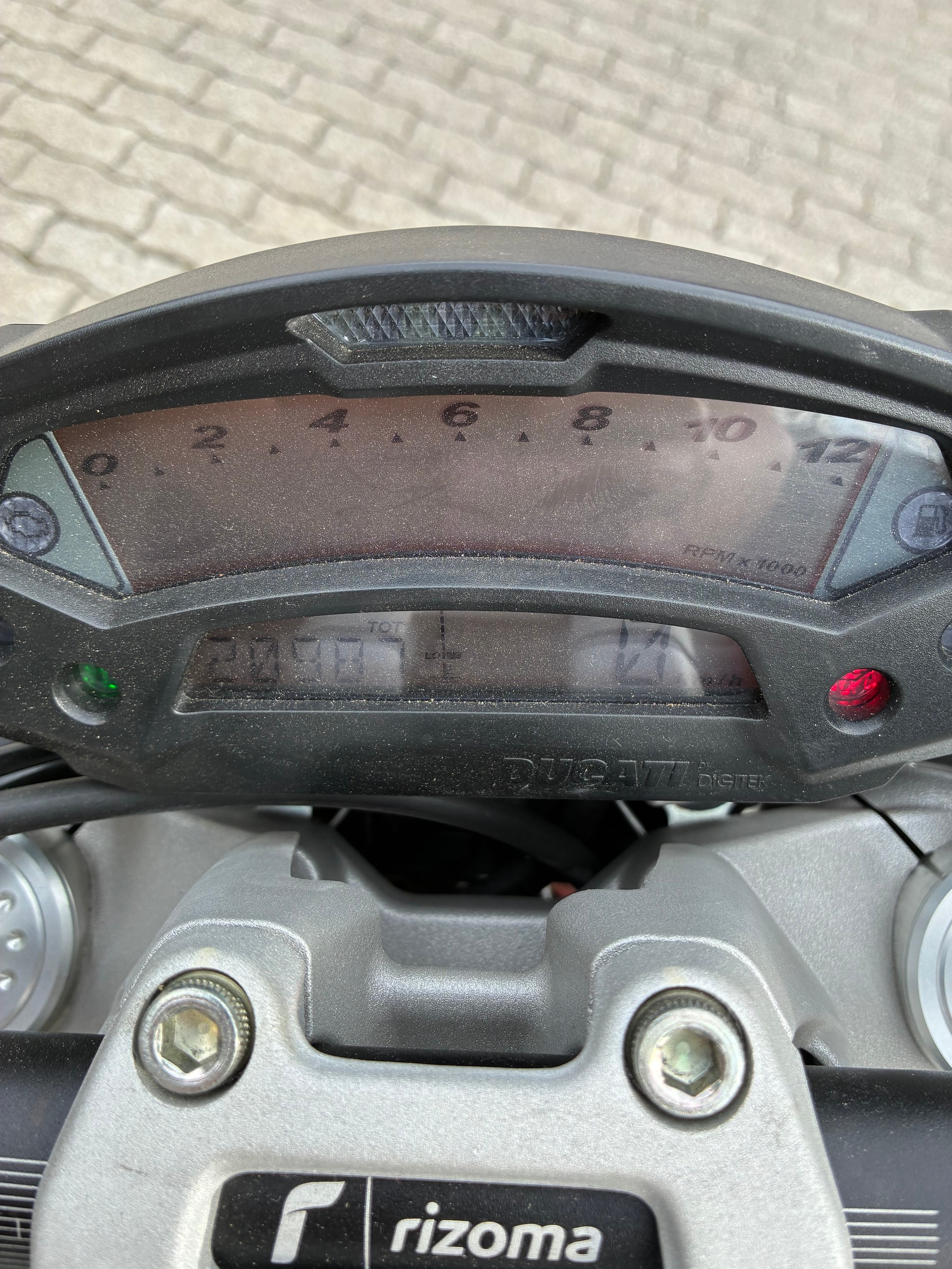 DUCATI Monster 696M-image-5