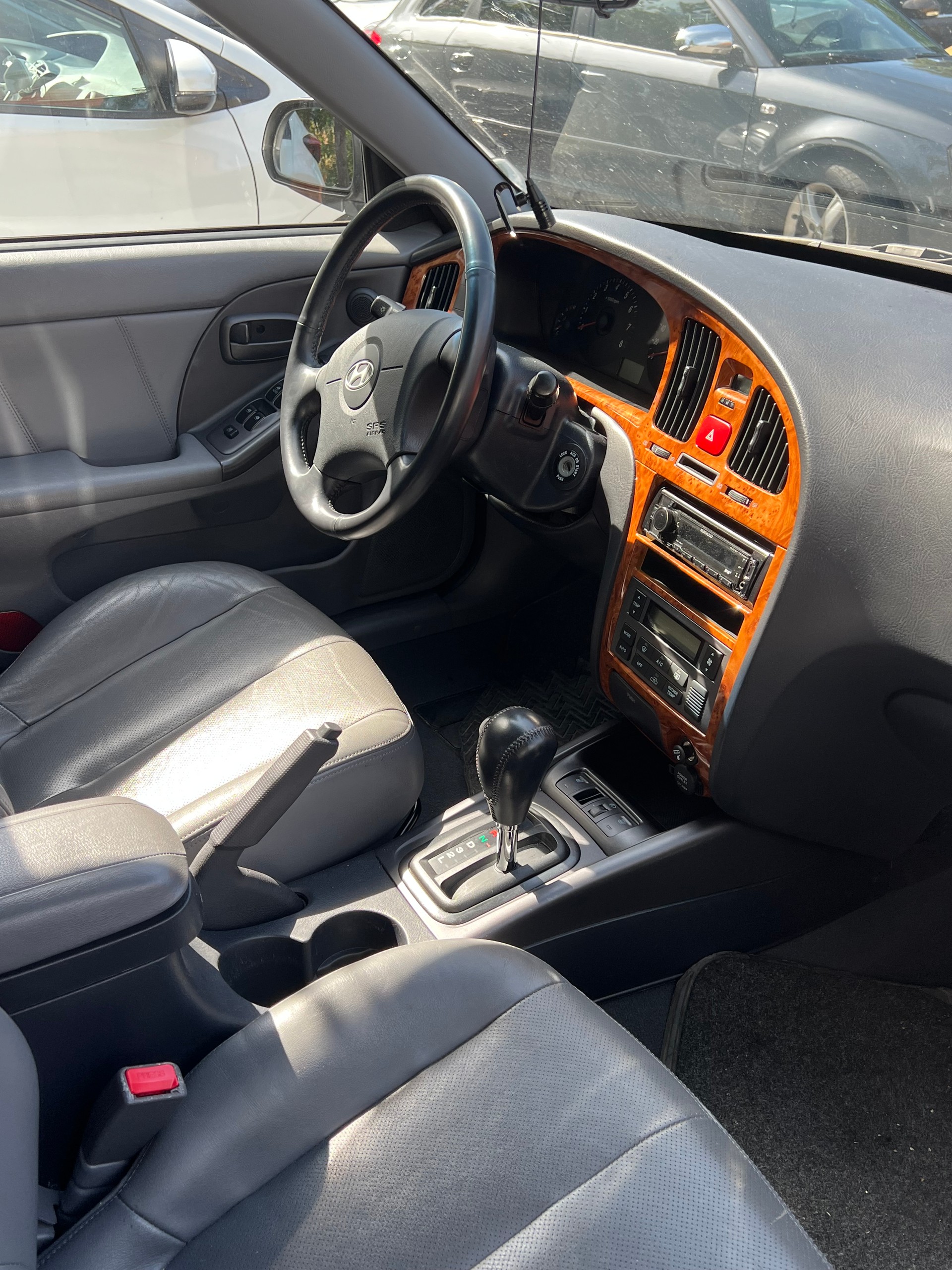 HYUNDAI Elantra 2.0 16V Swiss Edition-image-2