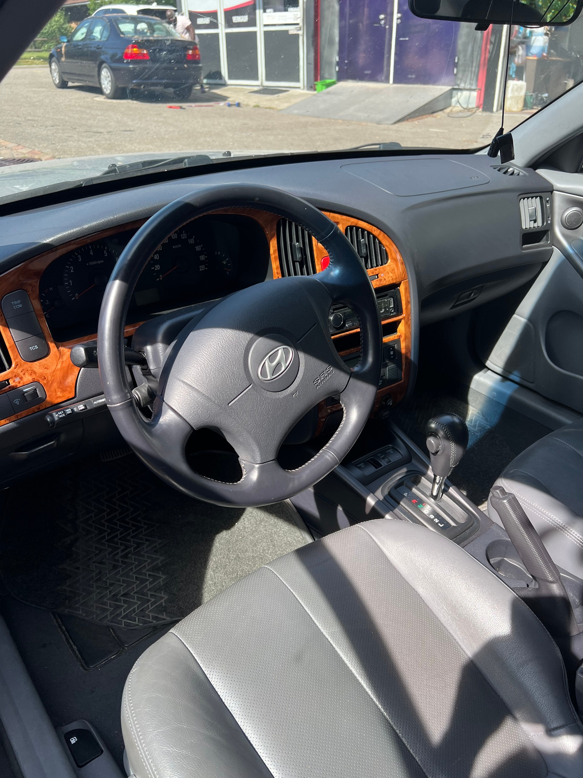 HYUNDAI Elantra 2.0 16V Swiss Edition-image-3