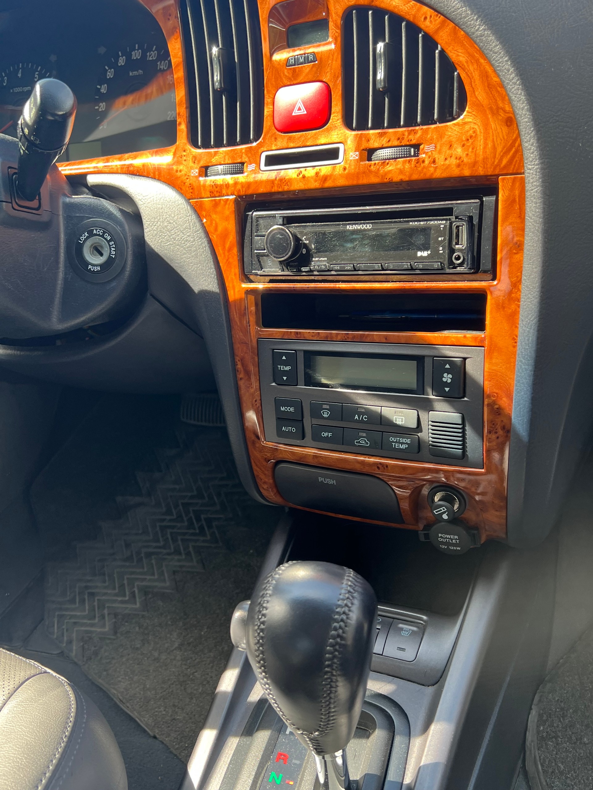 HYUNDAI Elantra 2.0 16V Swiss Edition-image-4