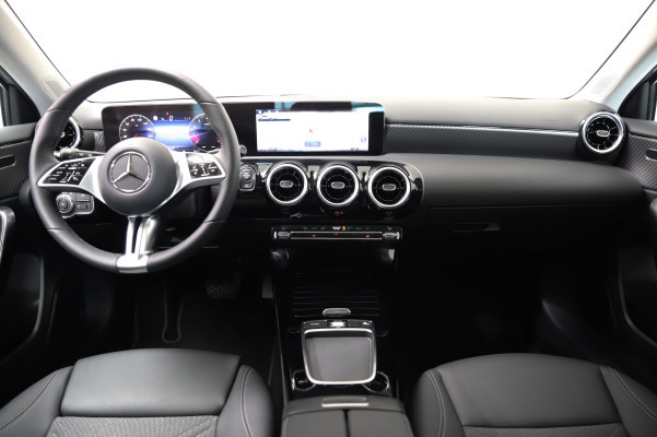 MERCEDES-BENZ A 180-image-9