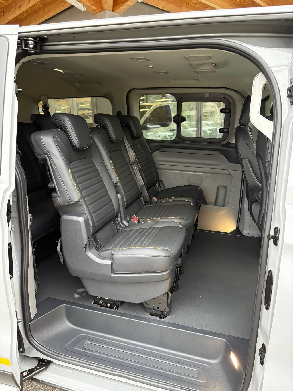 FORD Transit Custom Kombi 320 L1 2.0 EcoBlue 170 Trail 4x4-image-10