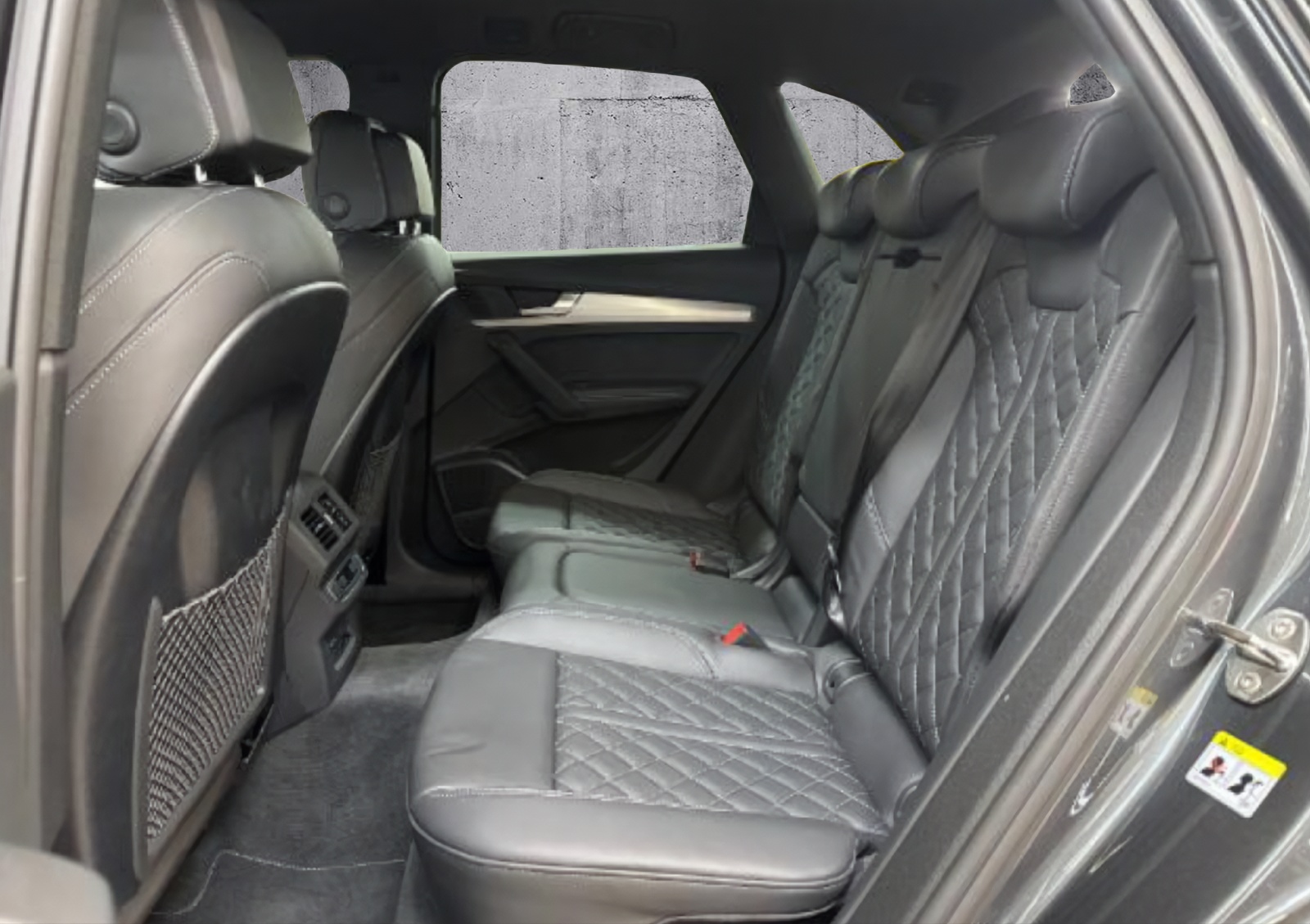 AUDI Q5 40 TDI Black Edition quattro S-tronic *CH-FZG. / Gratisservice / Werksgarantie*-image-10