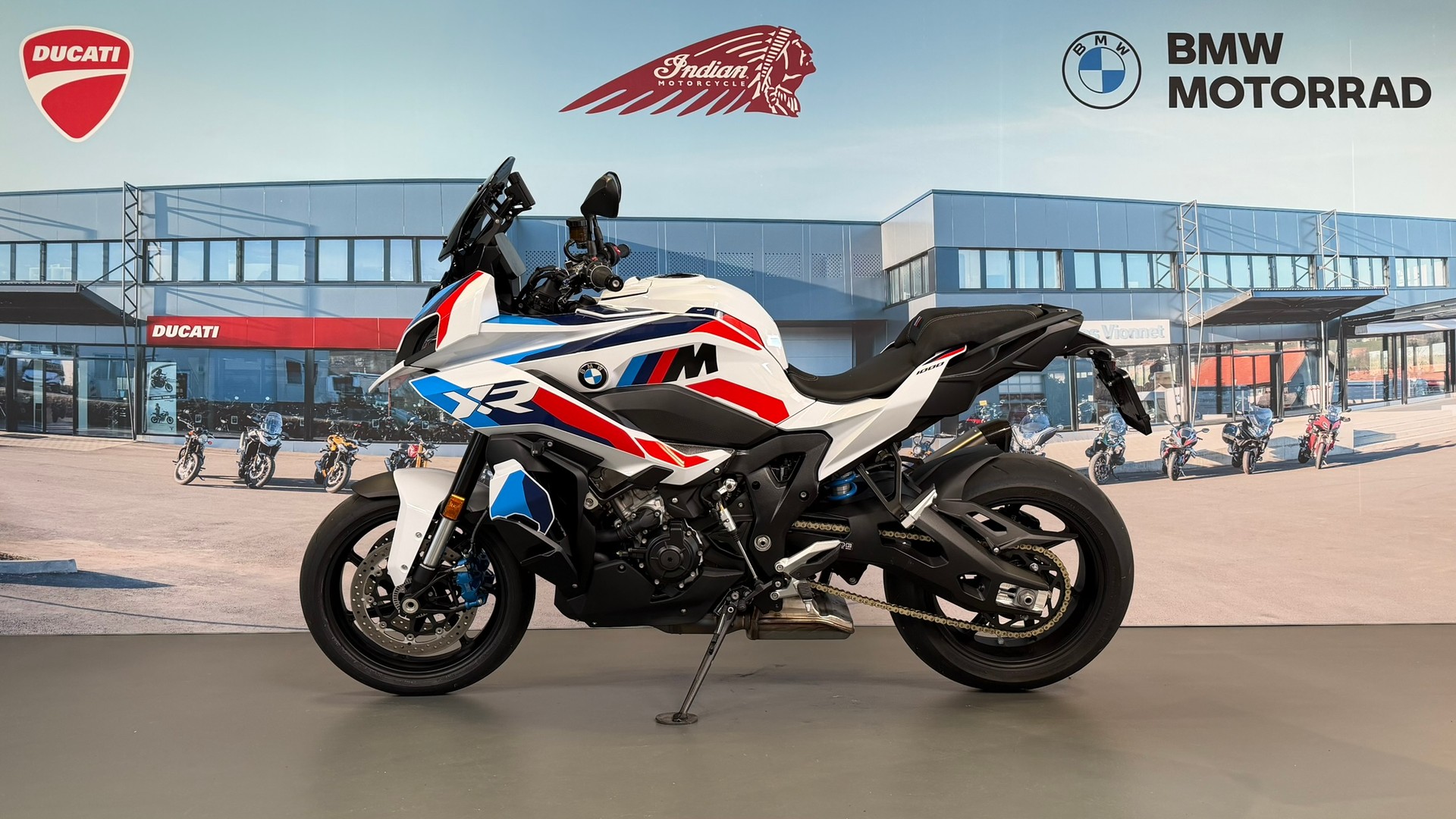 BMW M 1000 XR-showroom-element-3