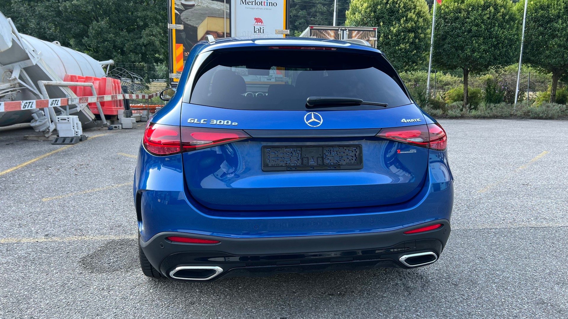 MERCEDES-BENZ GLC 300 e AMG Line 4matic-image-8