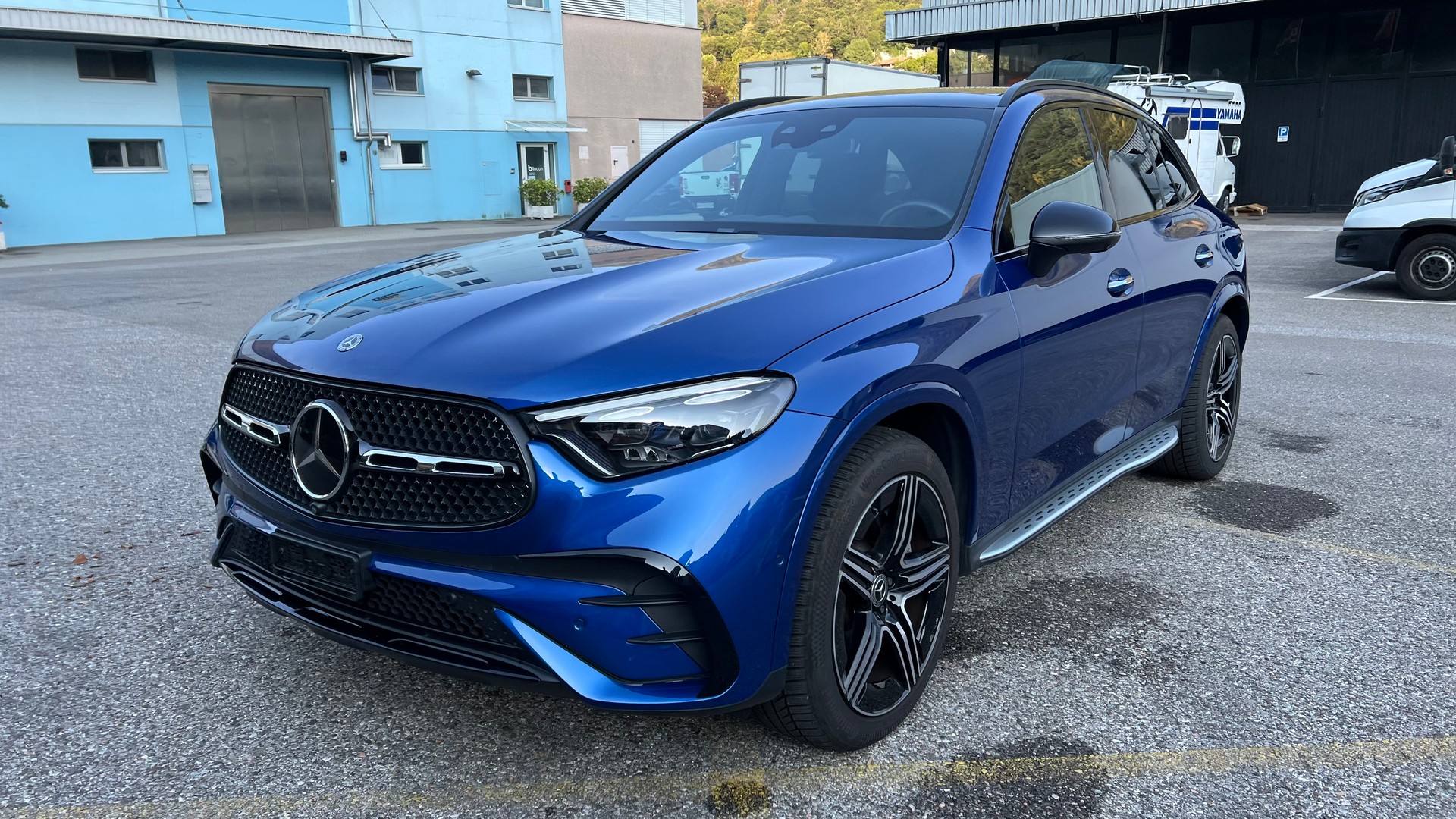 MERCEDES-BENZ GLC 300 e AMG Line 4matic-image-2