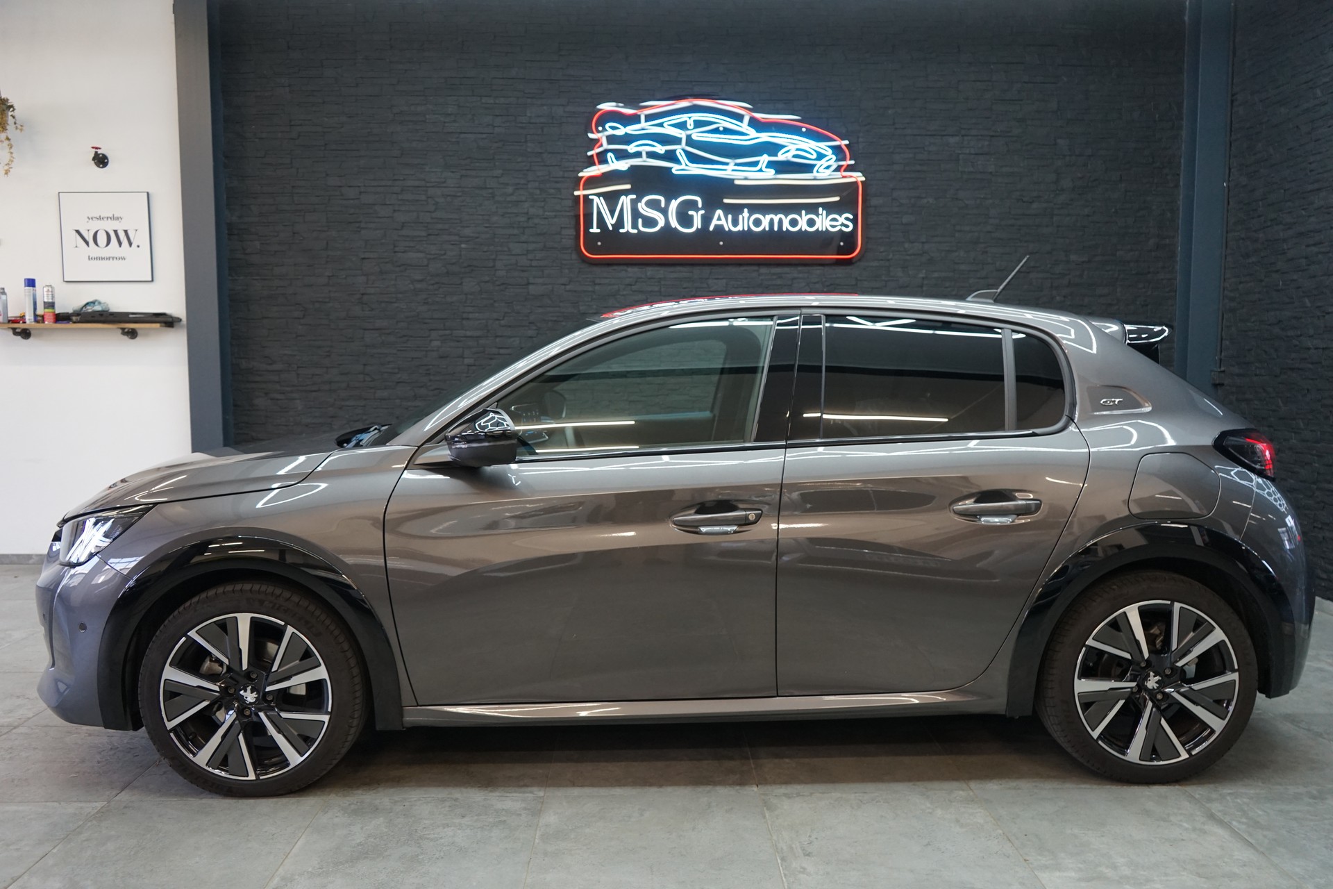 PEUGEOT 208 1.2 PureTech GT EAT8-showroom-element-1