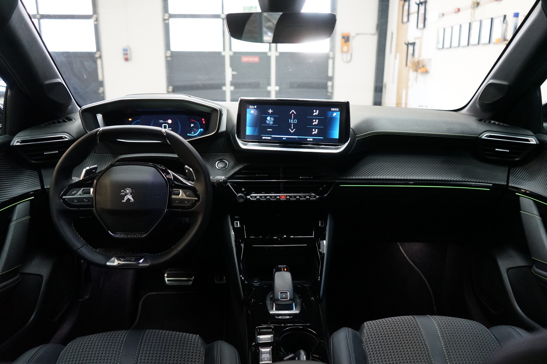 PEUGEOT 208 1.2 PureTech GT EAT8-image-6