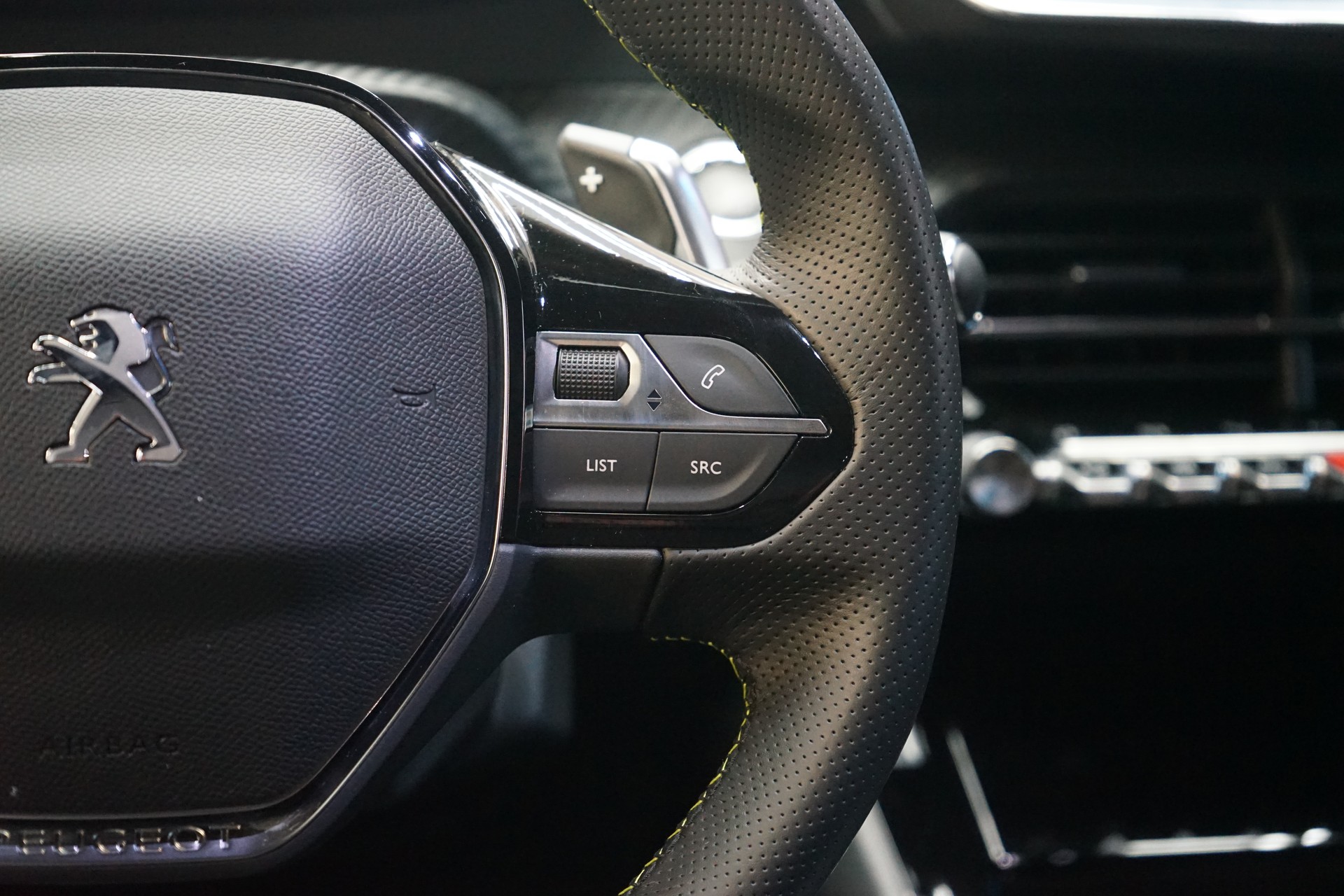 PEUGEOT 208 1.2 PureTech GT EAT8-image-9