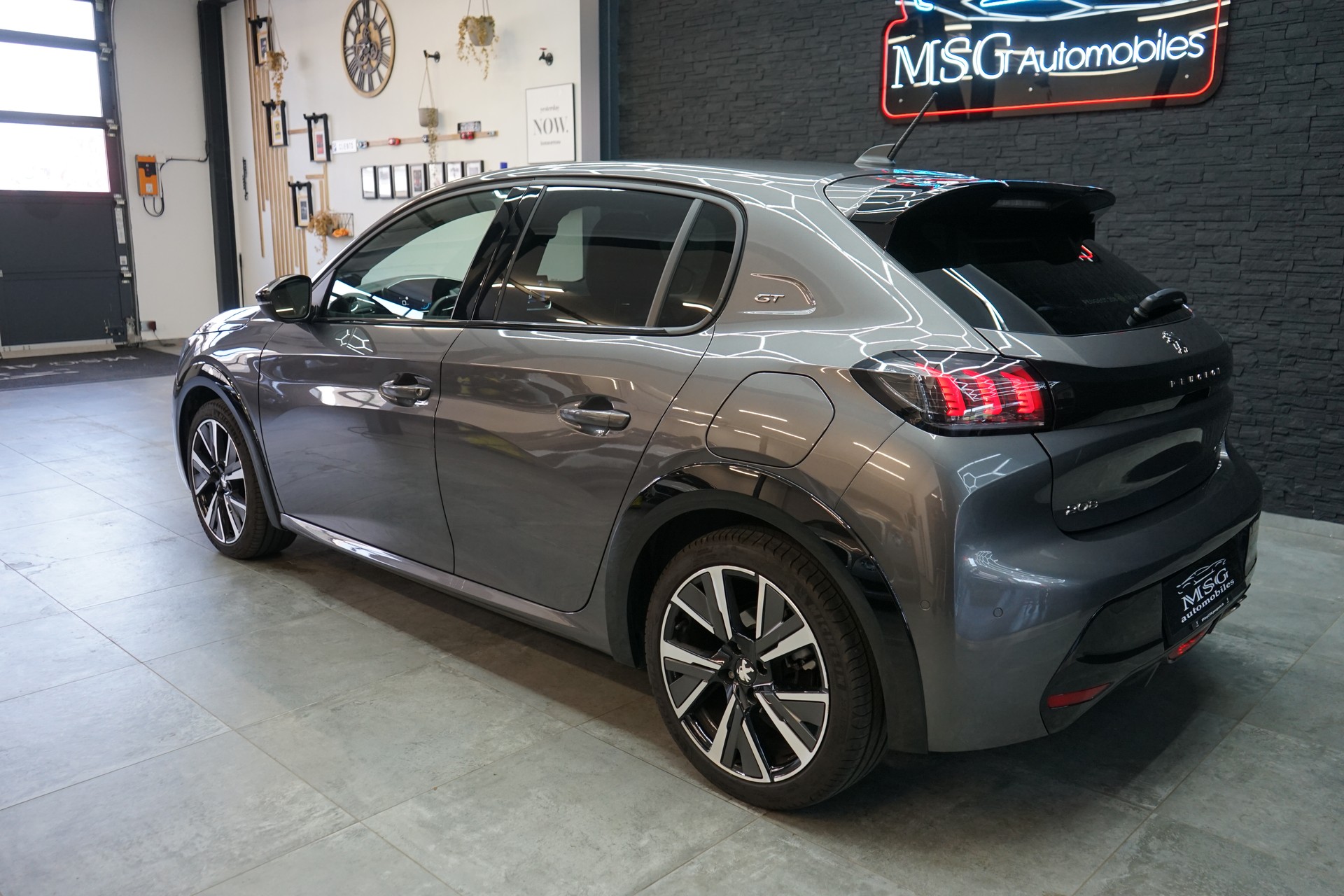 PEUGEOT 208 1.2 PureTech GT EAT8-showroom-element-2