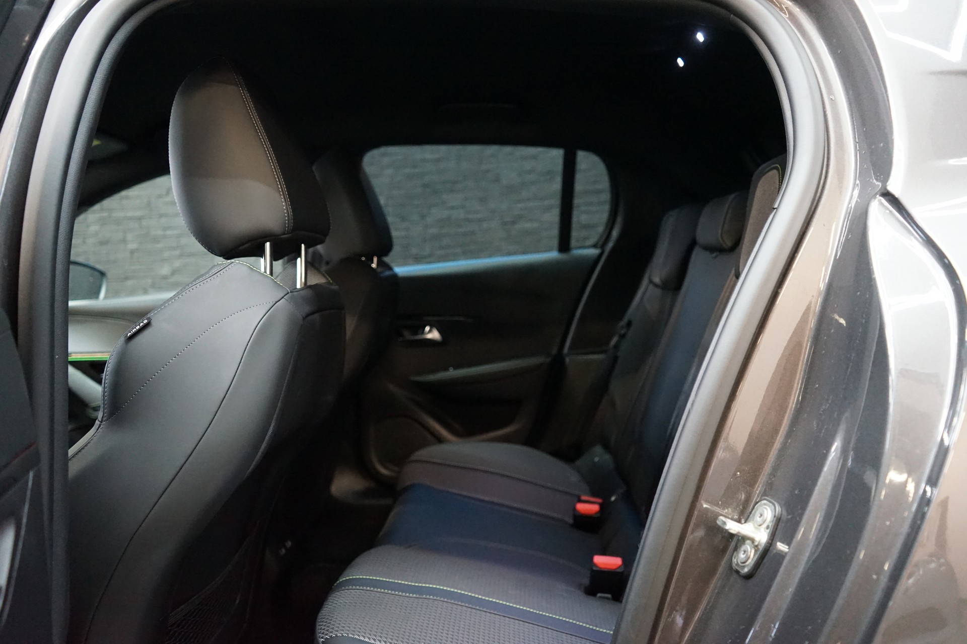 PEUGEOT 208 1.2 PureTech GT EAT8-image-22