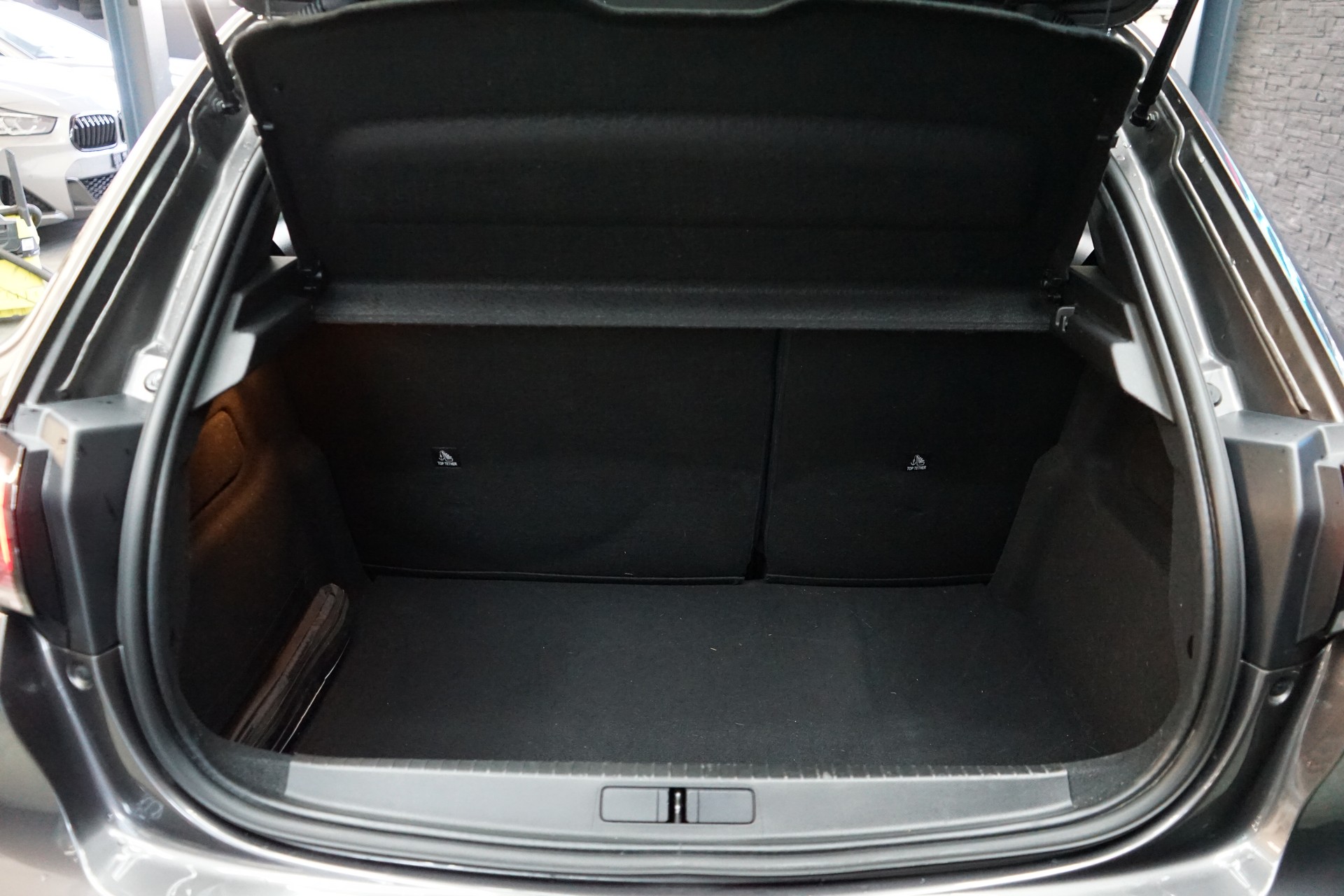 PEUGEOT 208 1.2 PureTech GT EAT8-image-23