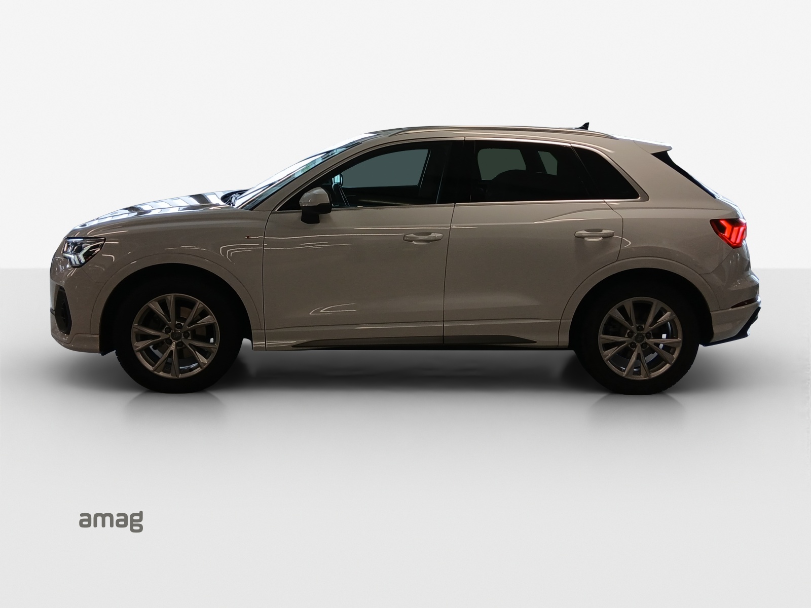 AUDI Q3 35 TFSI S line S-tronic-image-1
