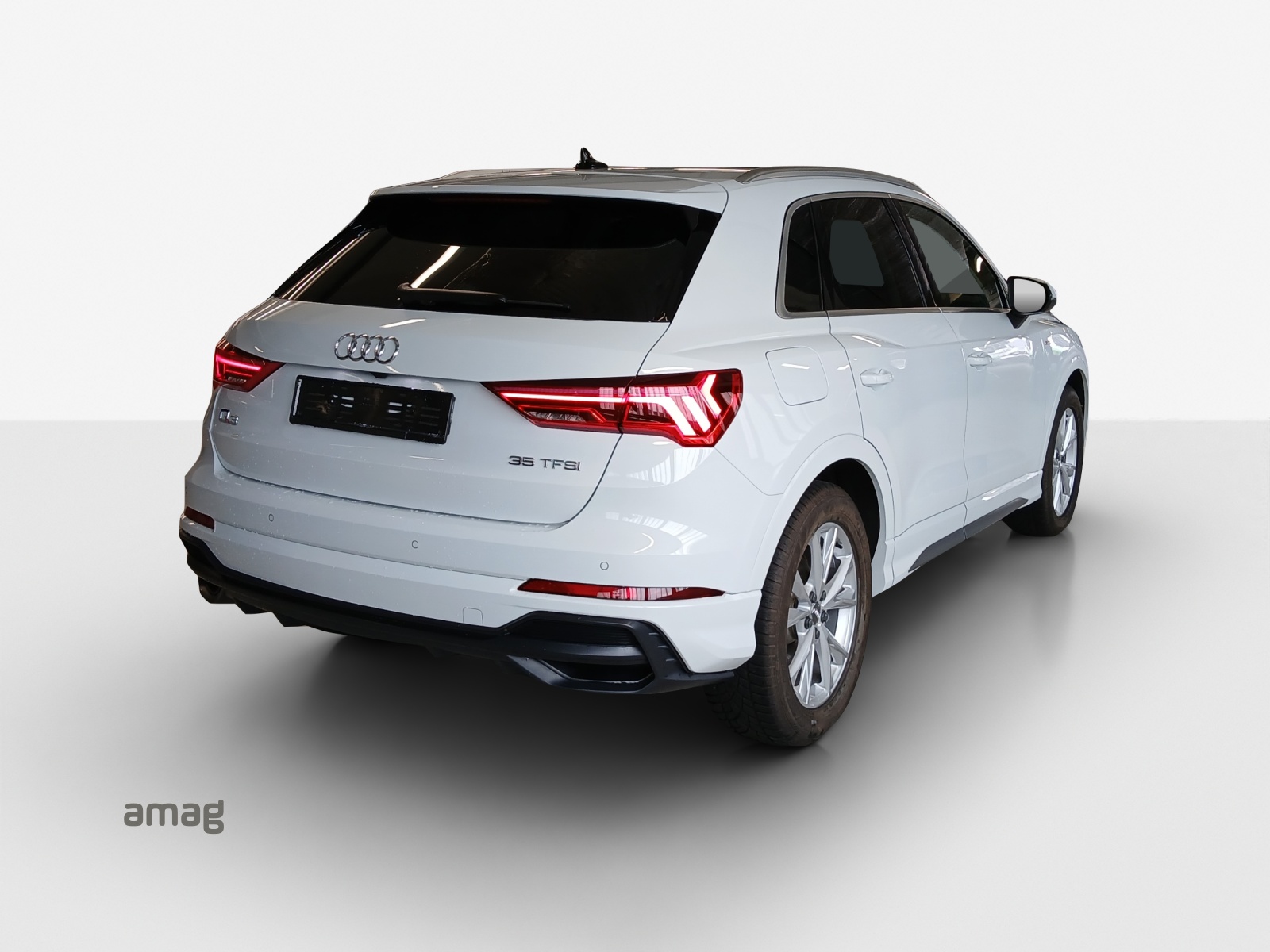 AUDI Q3 35 TFSI S line S-tronic-image-4