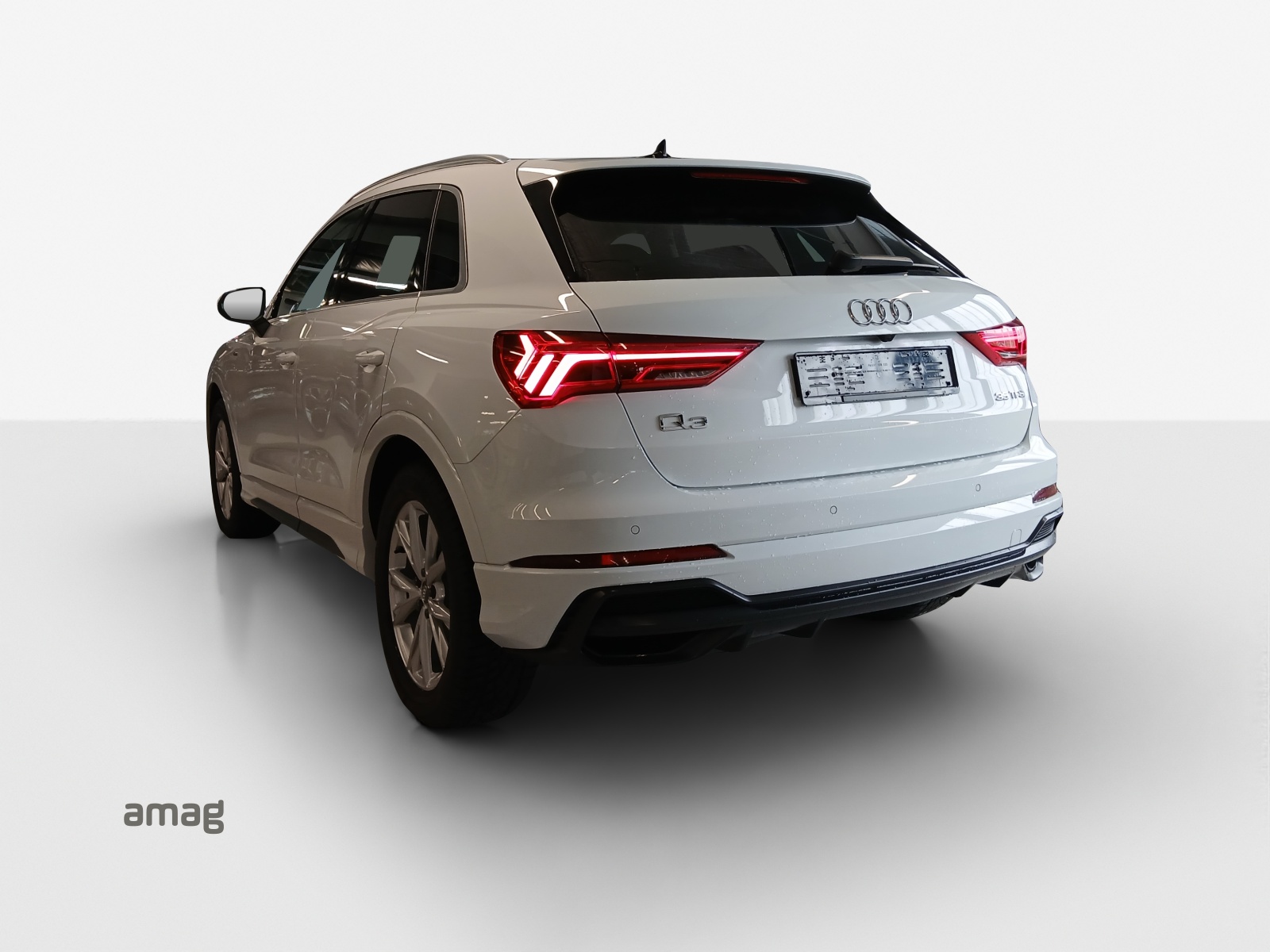 AUDI Q3 35 TFSI S line S-tronic-image-2