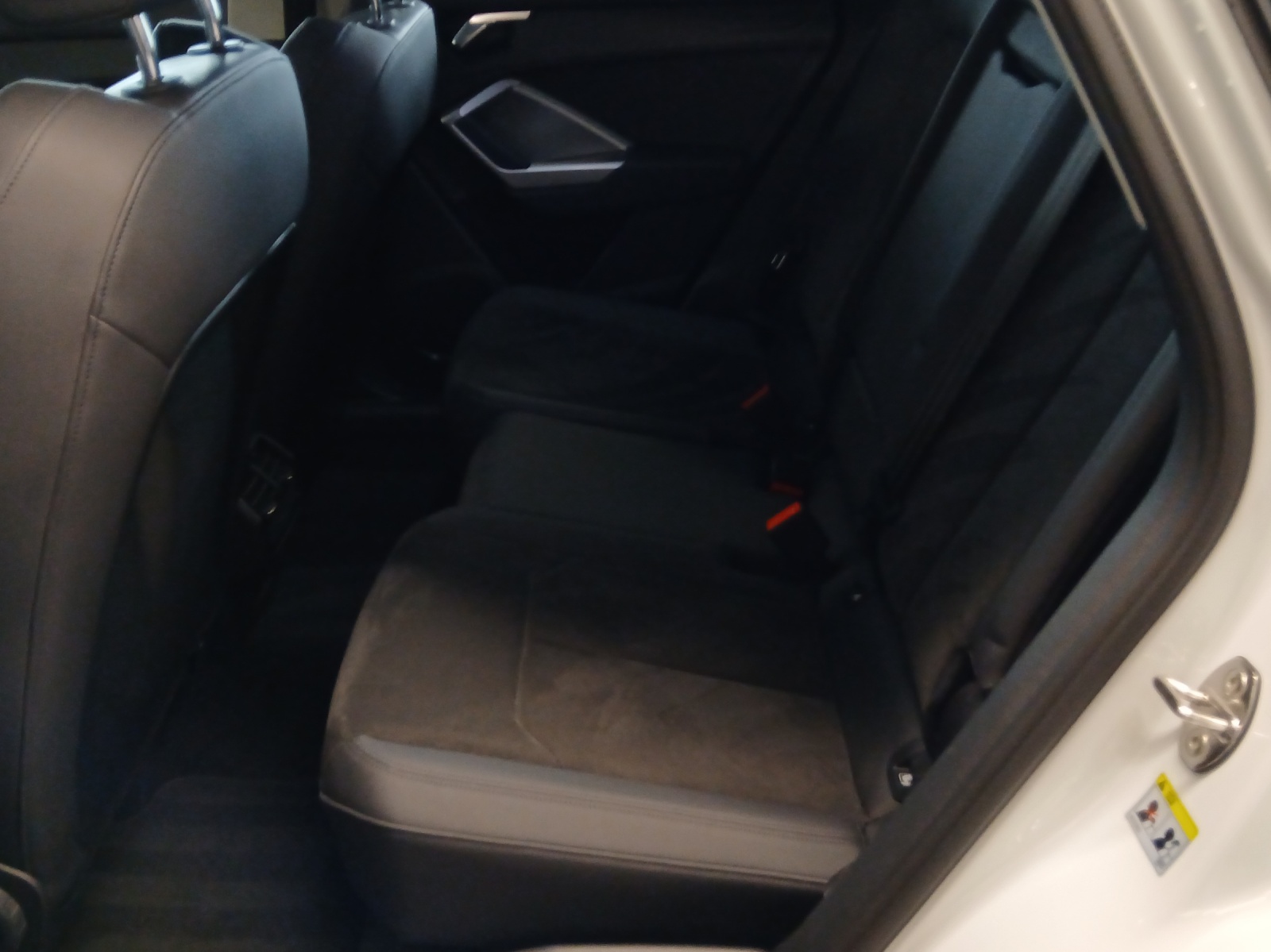 AUDI Q3 35 TFSI S line S-tronic-image-11