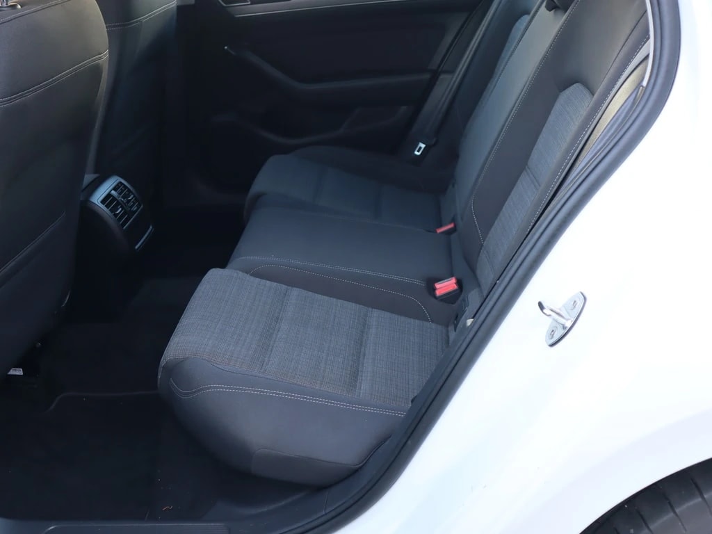 VW Passat Variant 1.6 TDI Business DSG ** Neues Modell 2020 ** Gr-Navi mit RF-kamera ** Abstandsregelsystem **-image-11