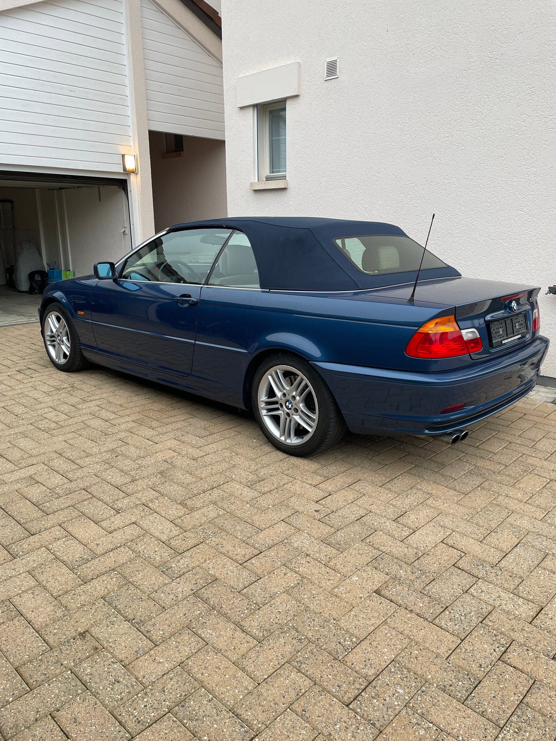 BMW 330Ci-image-1