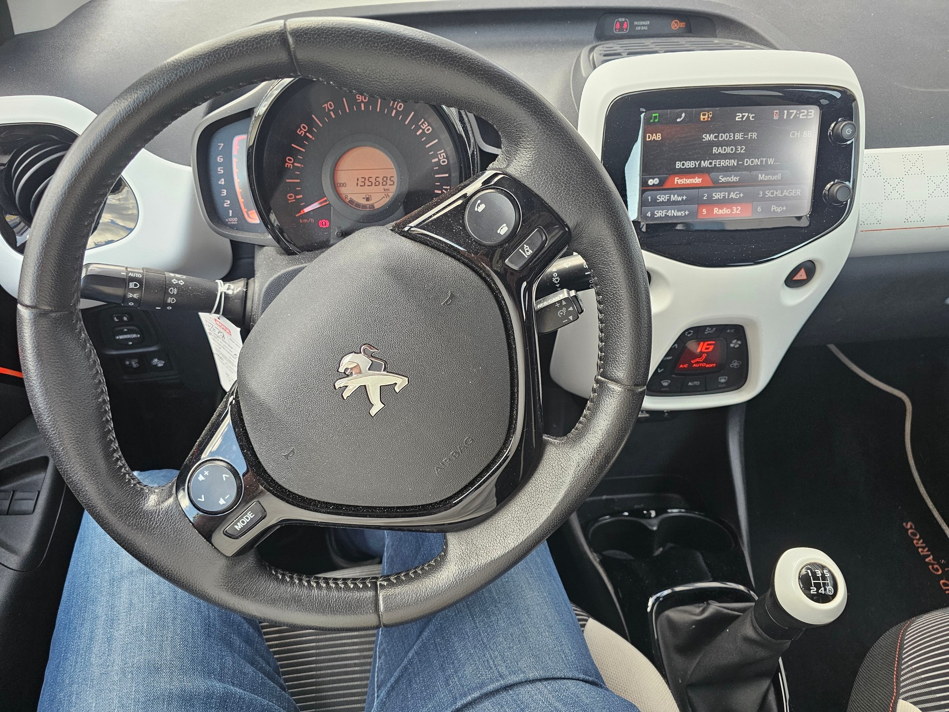 PEUGEOT 108 1.2 VTi Roland Garros Top-image-10