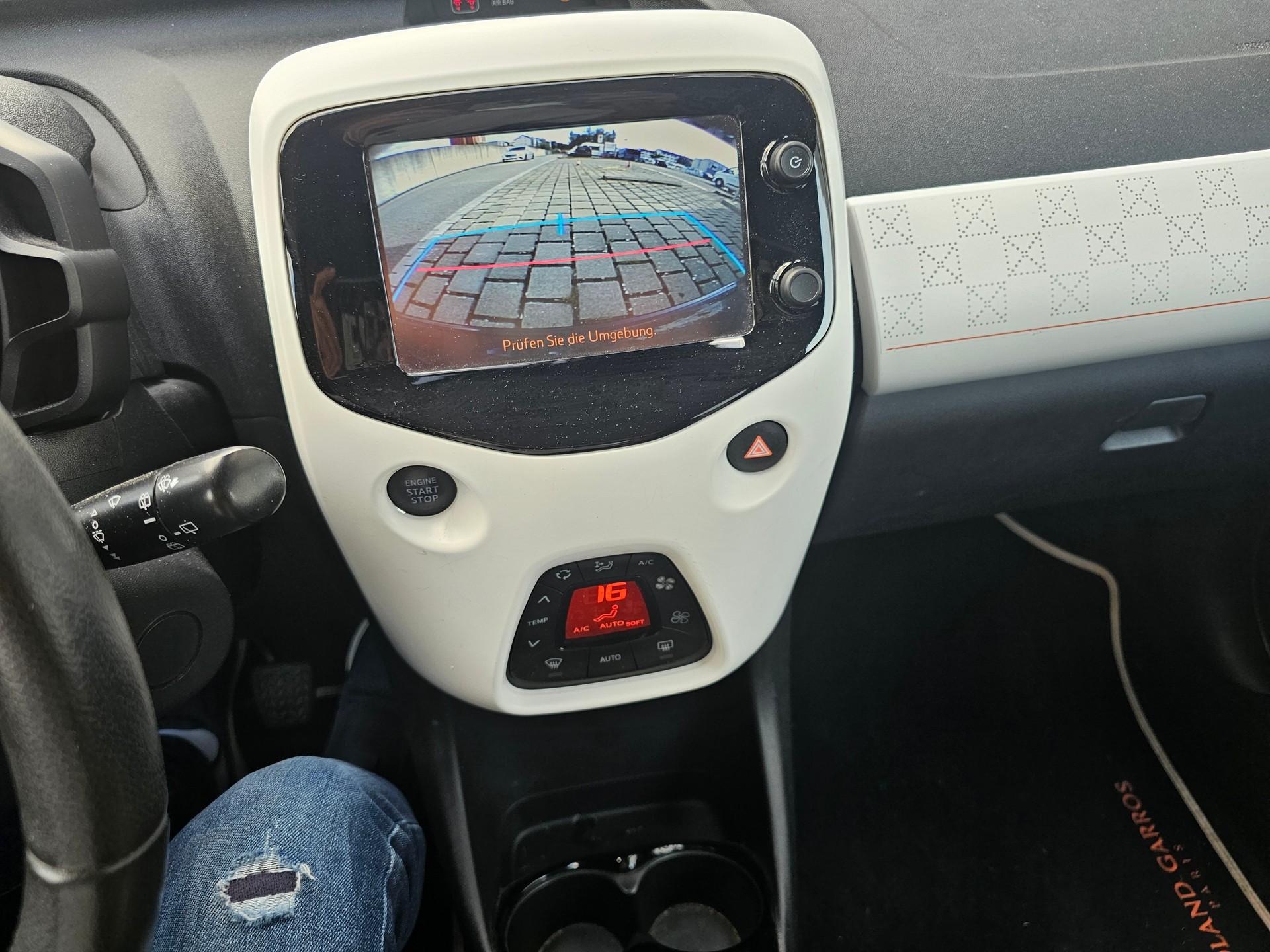 PEUGEOT 108 1.2 VTi Roland Garros Top-image-12