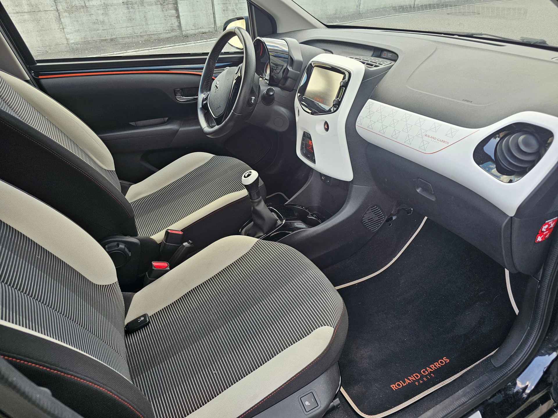 PEUGEOT 108 1.2 VTi Roland Garros Top-image-7