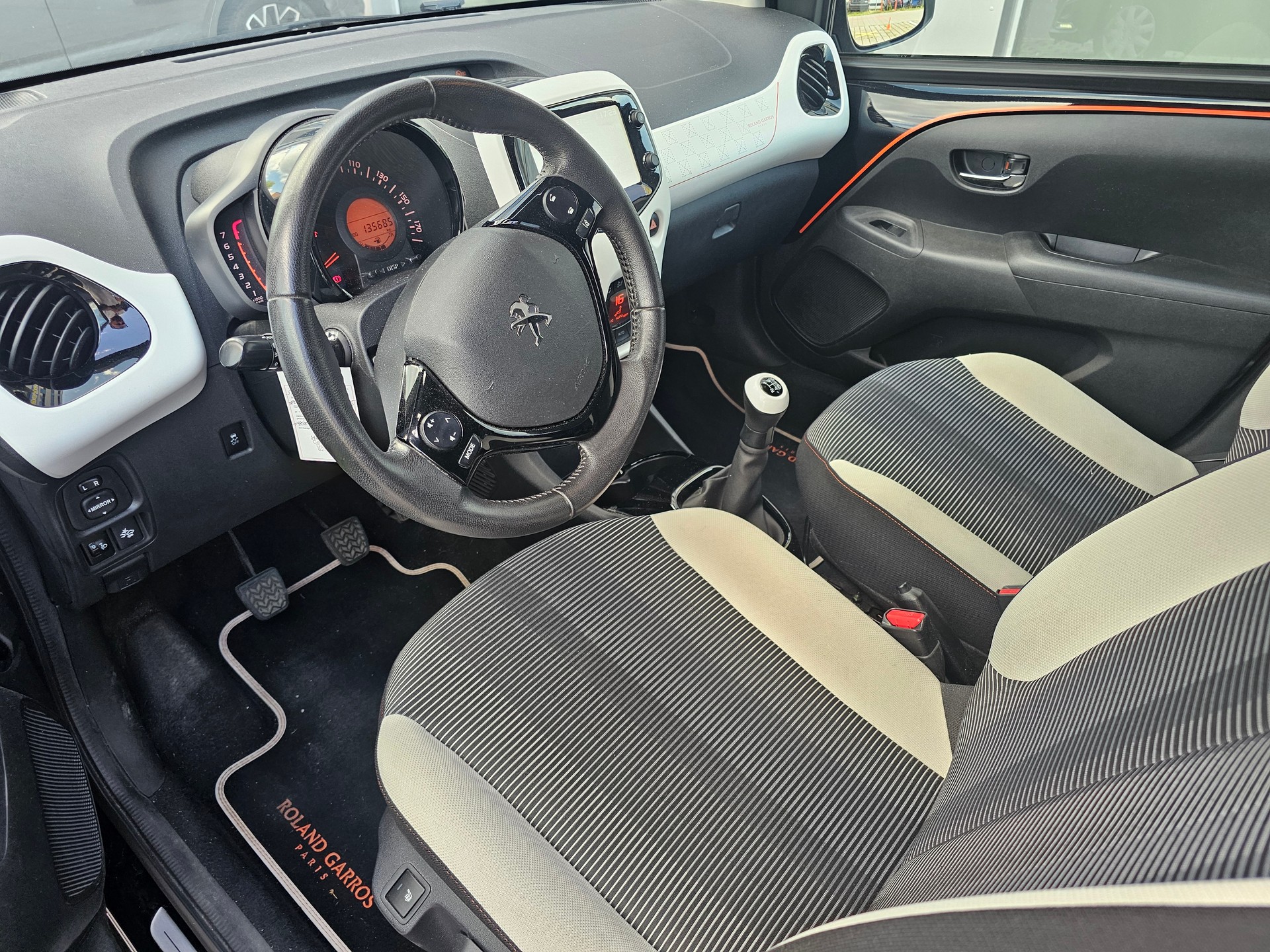 PEUGEOT 108 1.2 VTi Roland Garros Top-image-9