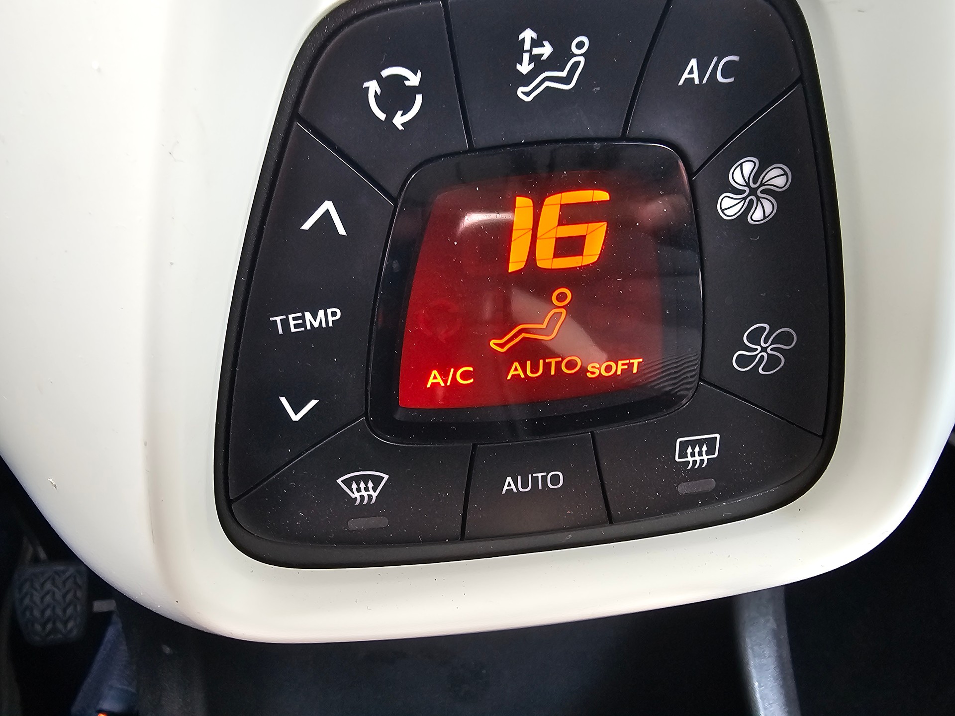 PEUGEOT 108 1.2 VTi Roland Garros Top-image-13