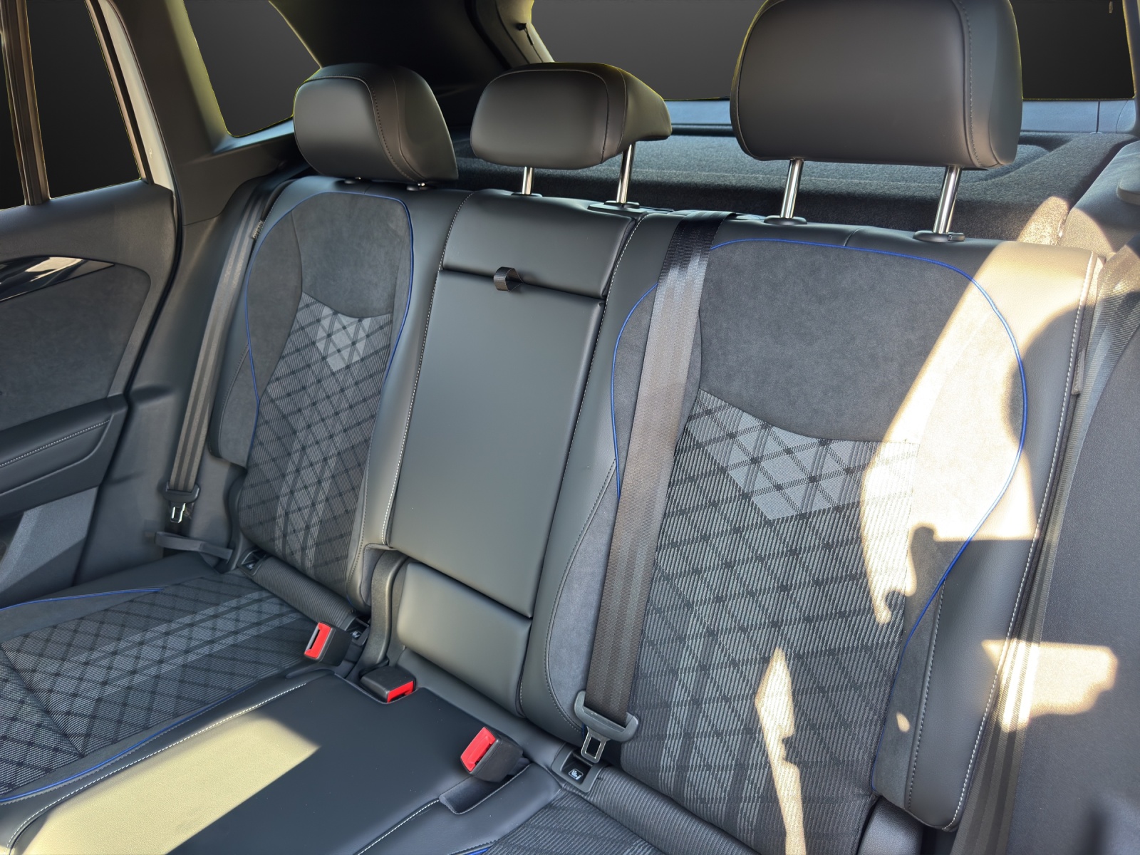 VW Tiguan 2.0 TDI SCR R-Line 4Motion DSG-image-8
