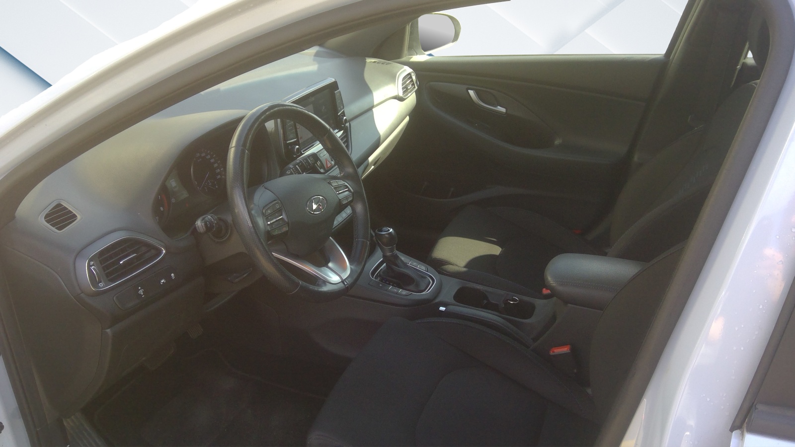 HYUNDAI i30 1.4 T-GDI Amplia DCT-image-10