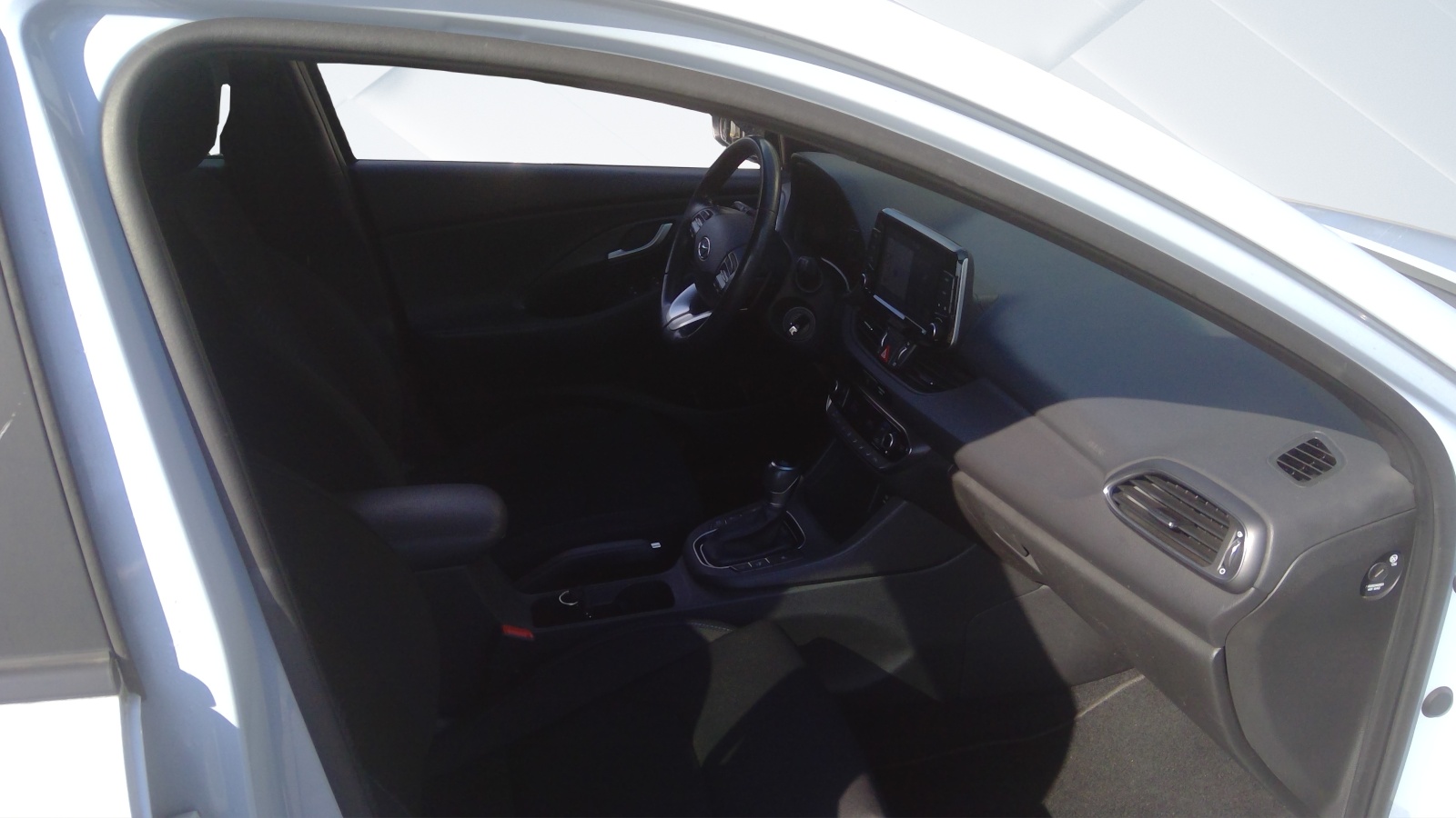 HYUNDAI i30 1.4 T-GDI Amplia DCT-image-4