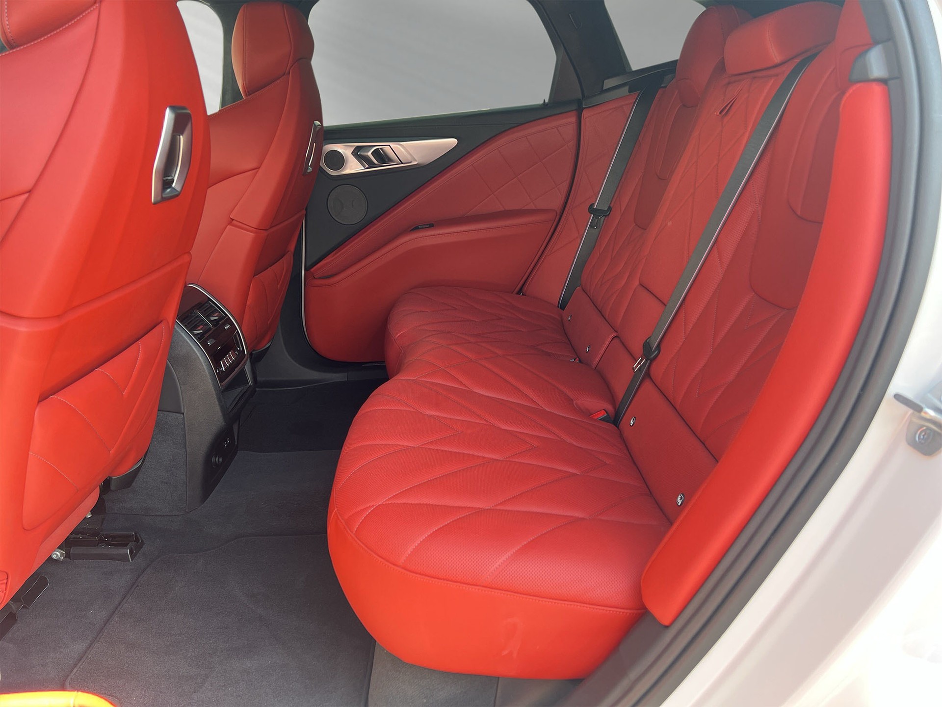 BMW XM xDrive PHEV Steptronic-image-6