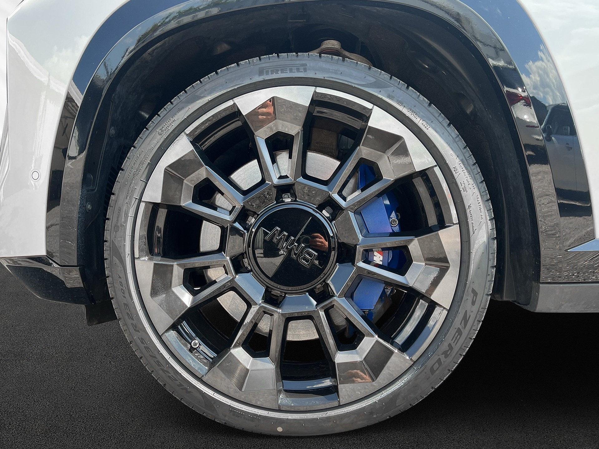 BMW XM xDrive PHEV Steptronic-image-8