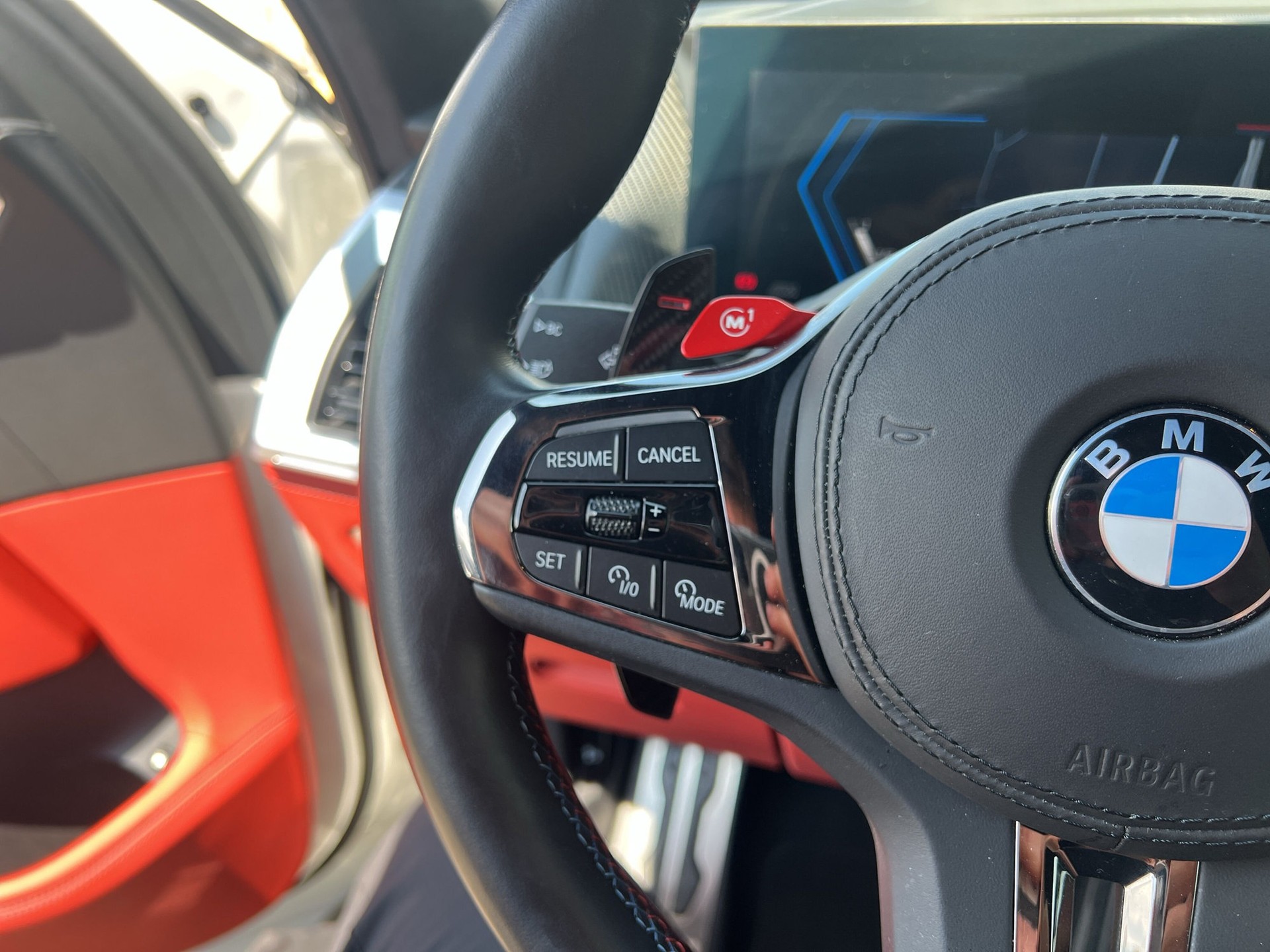 BMW XM xDrive PHEV Steptronic-image-14