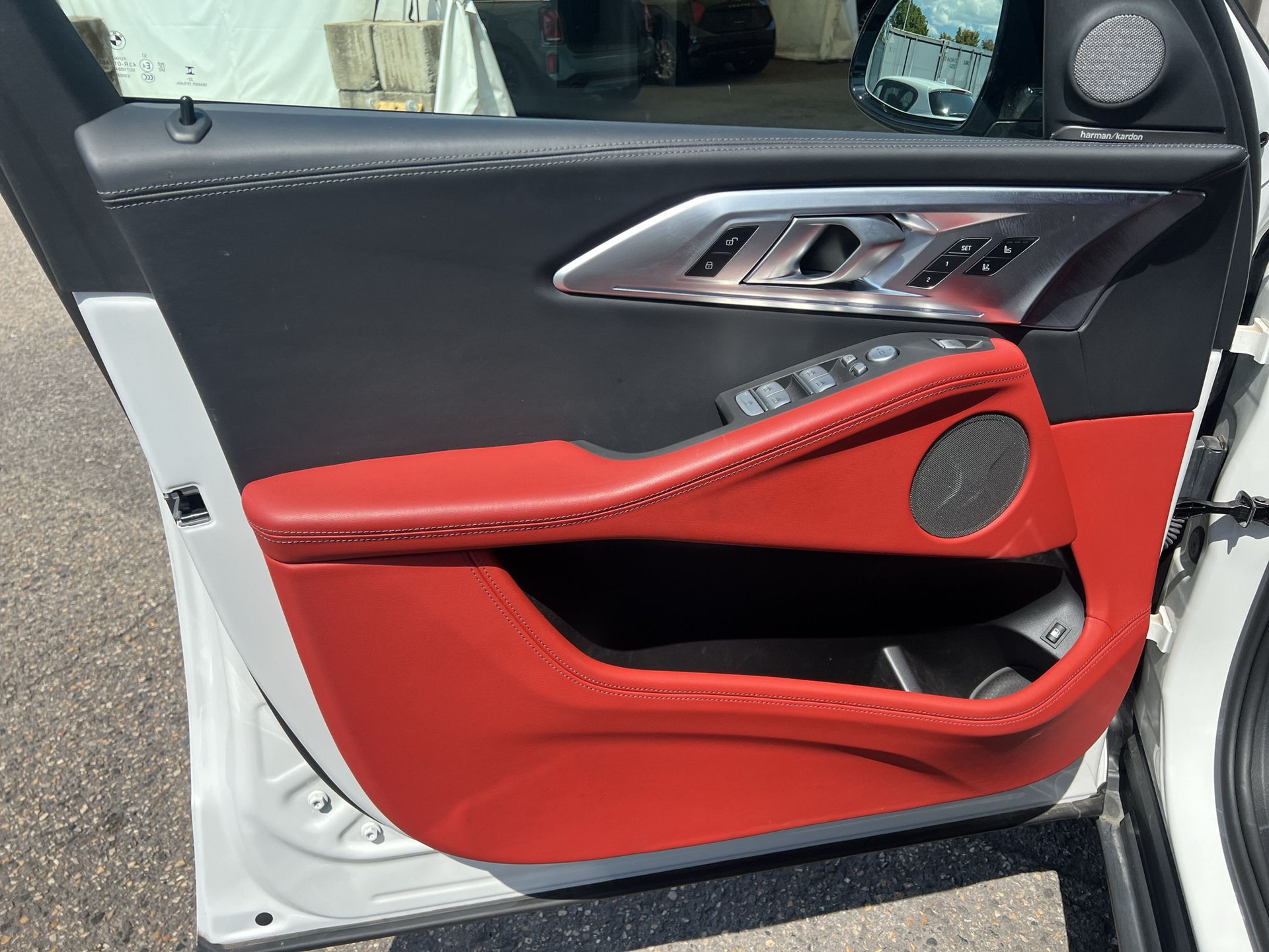 BMW XM xDrive PHEV Steptronic-image-16