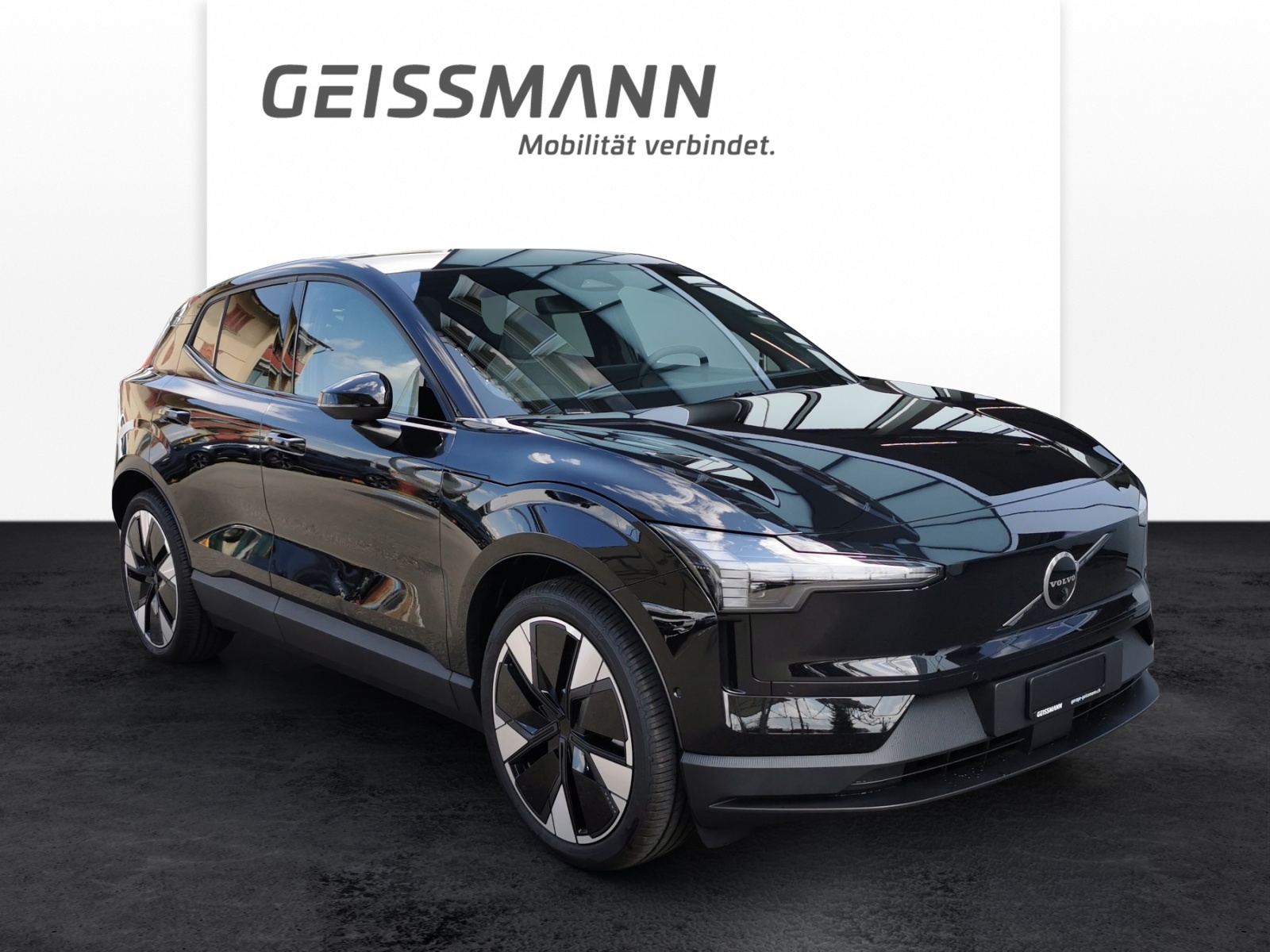 VOLVO EX30 E60 Twin Ultra Performance AWD-image-1