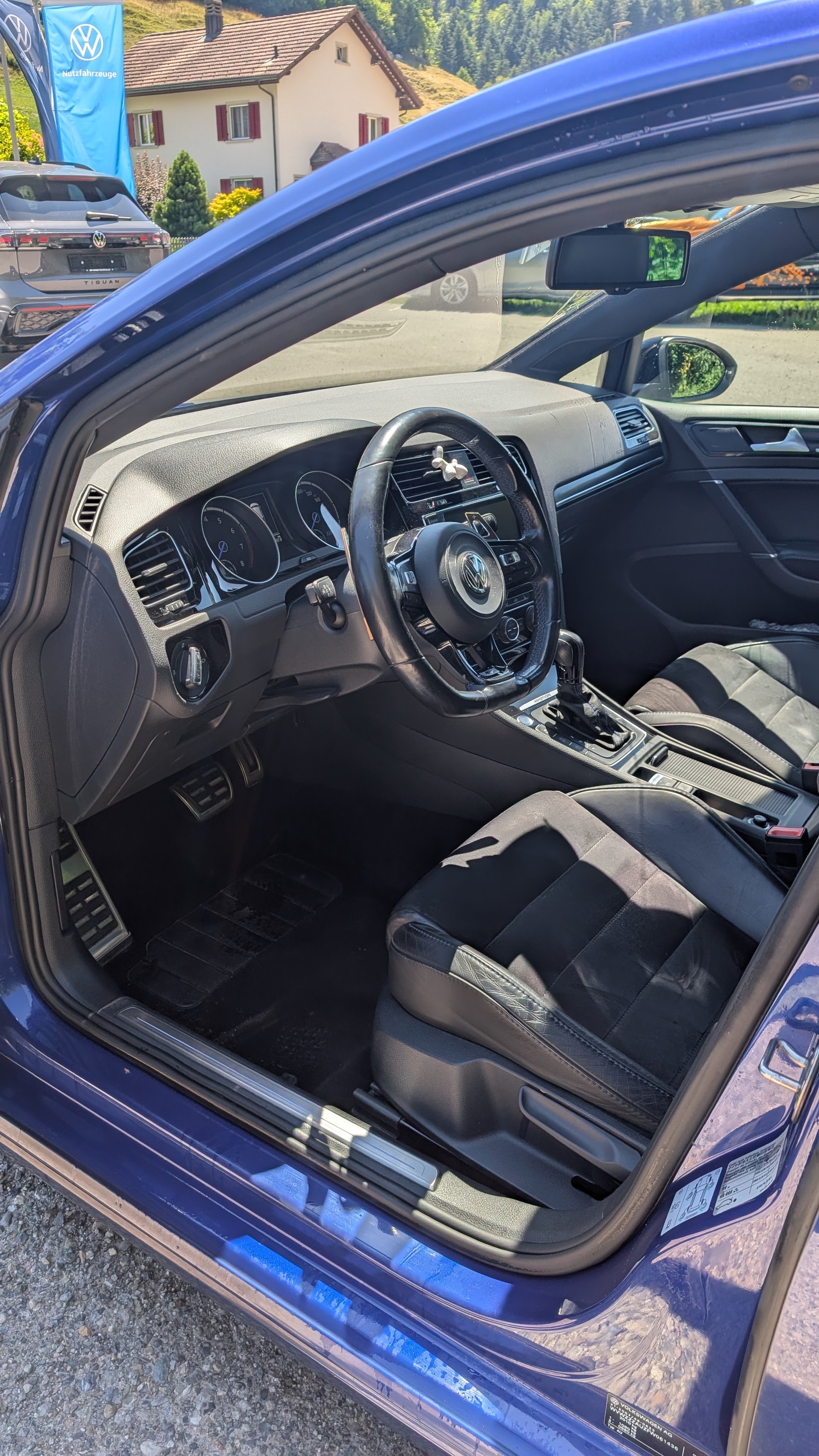 VW Golf 2.0 TSI R 4Motion DSG-image-5