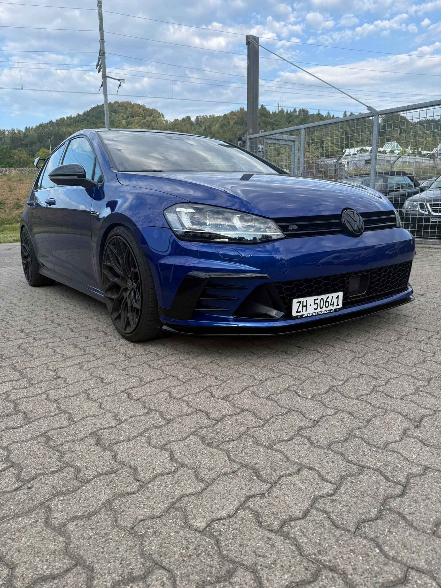 VW Golf 2.0 TSI R 4Motion DSG-image-1