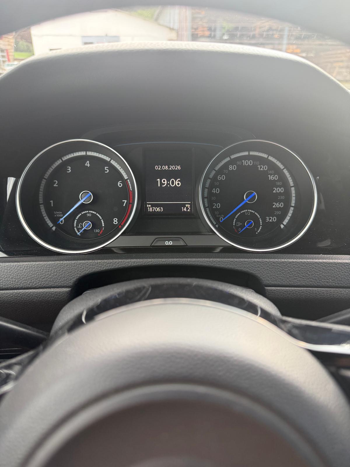 VW Golf 2.0 TSI R 4Motion DSG-image-9