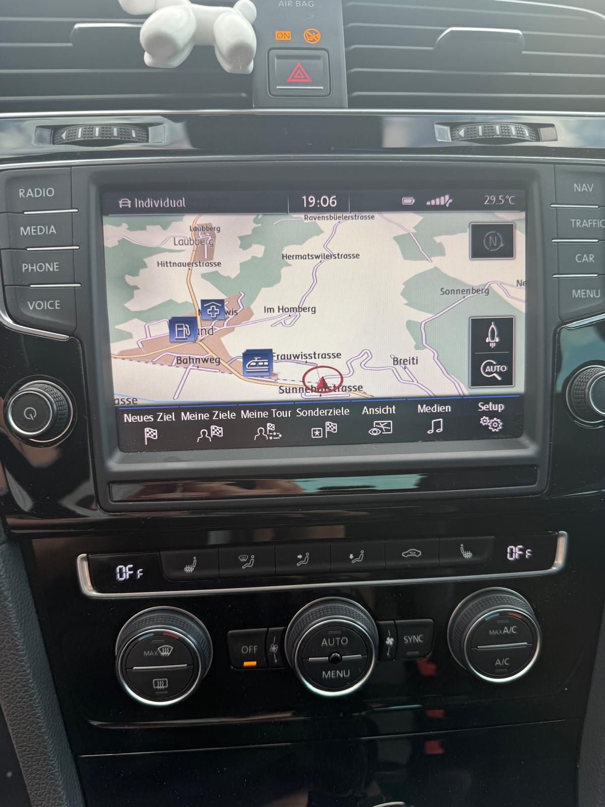 VW Golf 2.0 TSI R 4Motion DSG-image-11