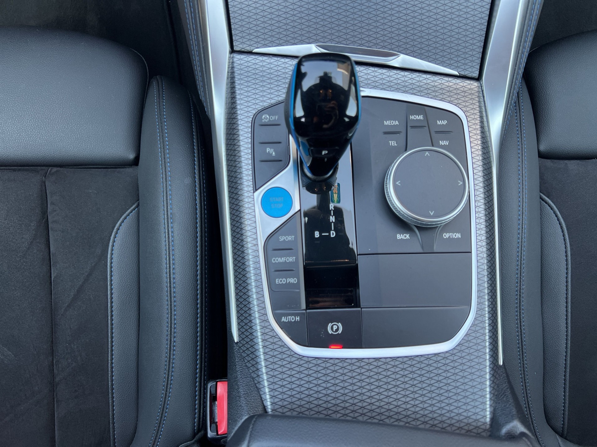BMW i4 eDrive 40 M Sport-image-12