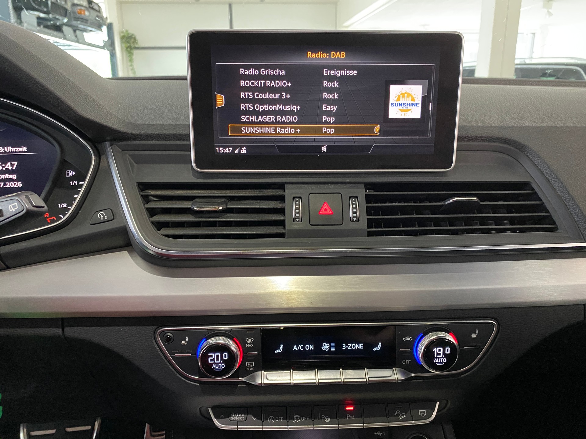 AUDI SQ5 TDI quattro tiptronic-image-12