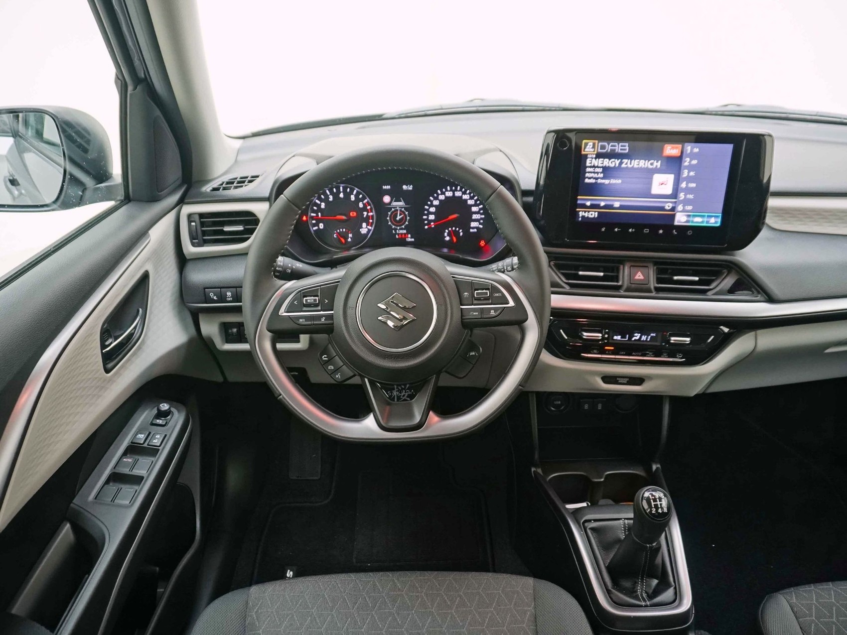 SUZUKI Swift 1.2 Sakura Top Hybrid 4x4-image-9