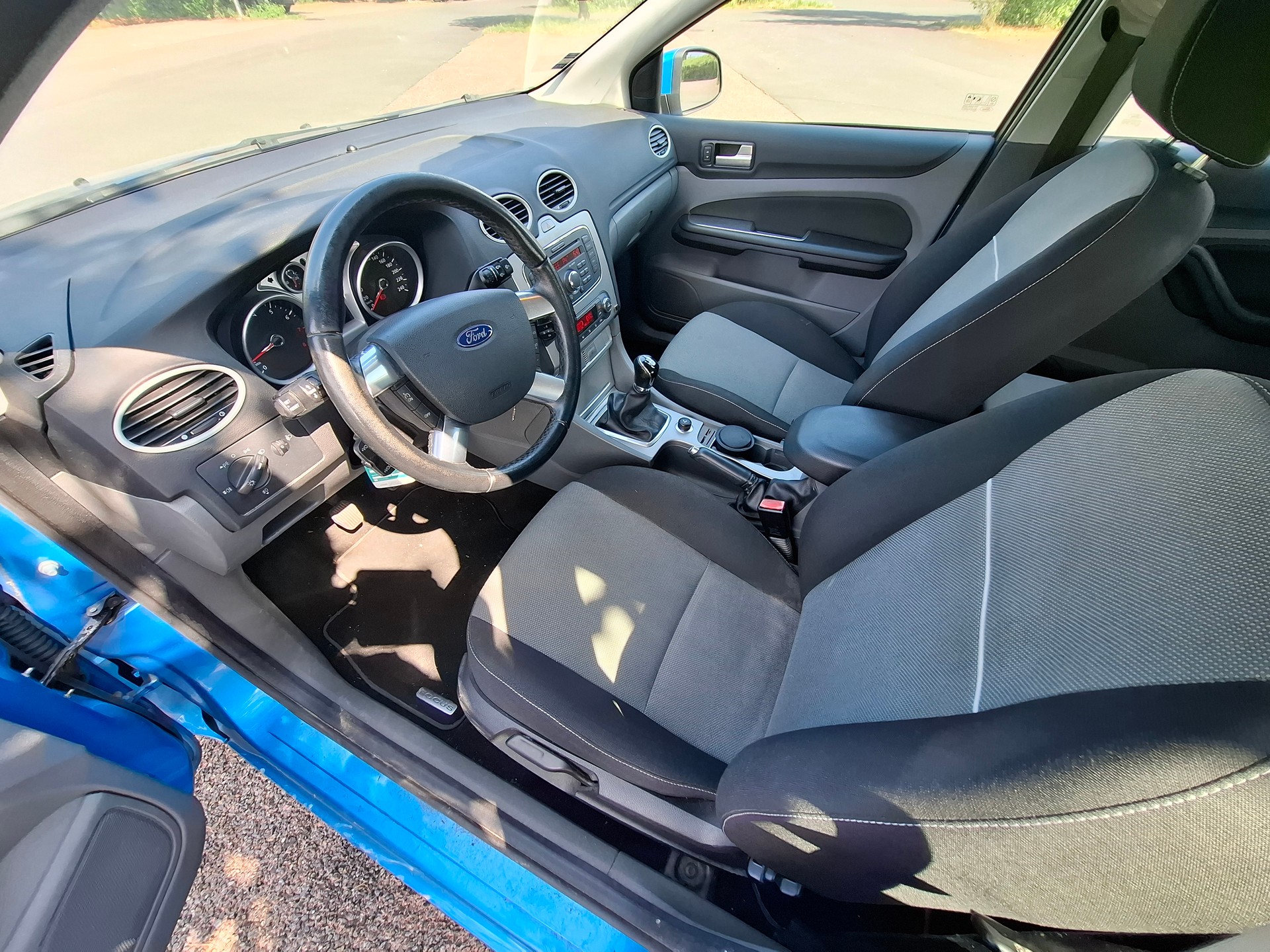 FORD Focus 1.6i VCT Carving-image-10