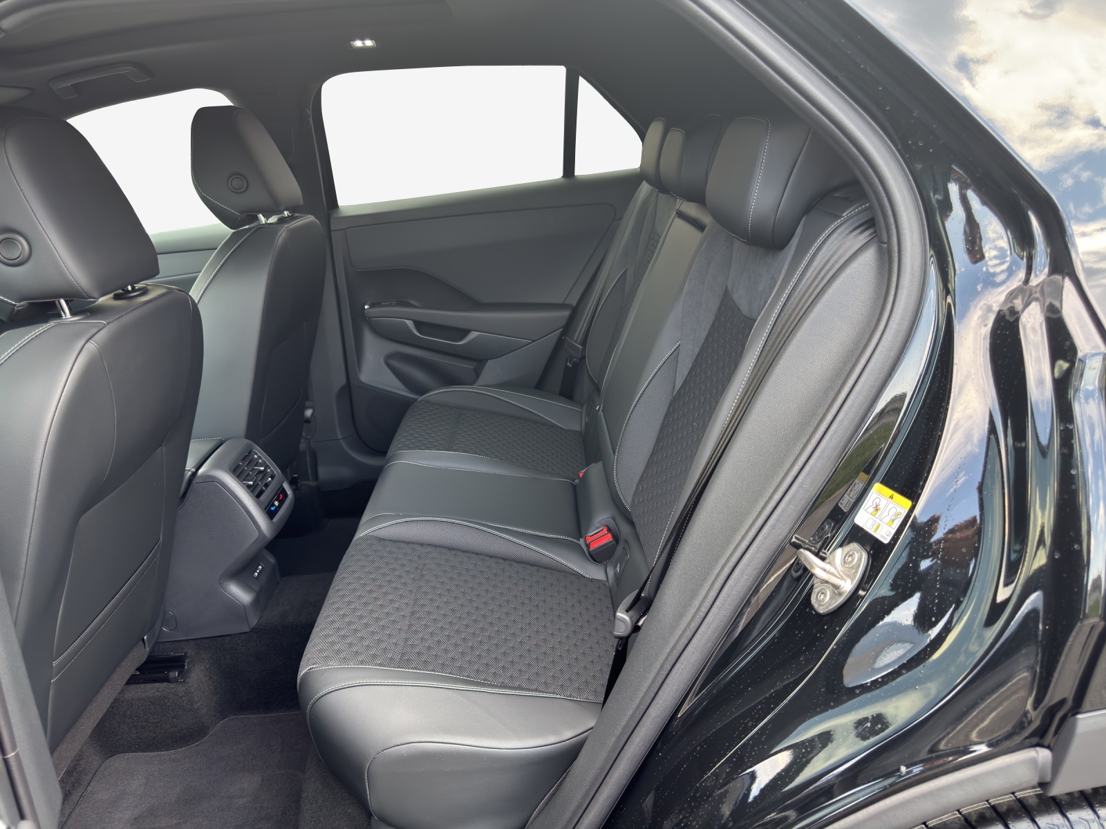 VW T-Roc 1.5 eTSI mHEV R-Line DSG-image-11