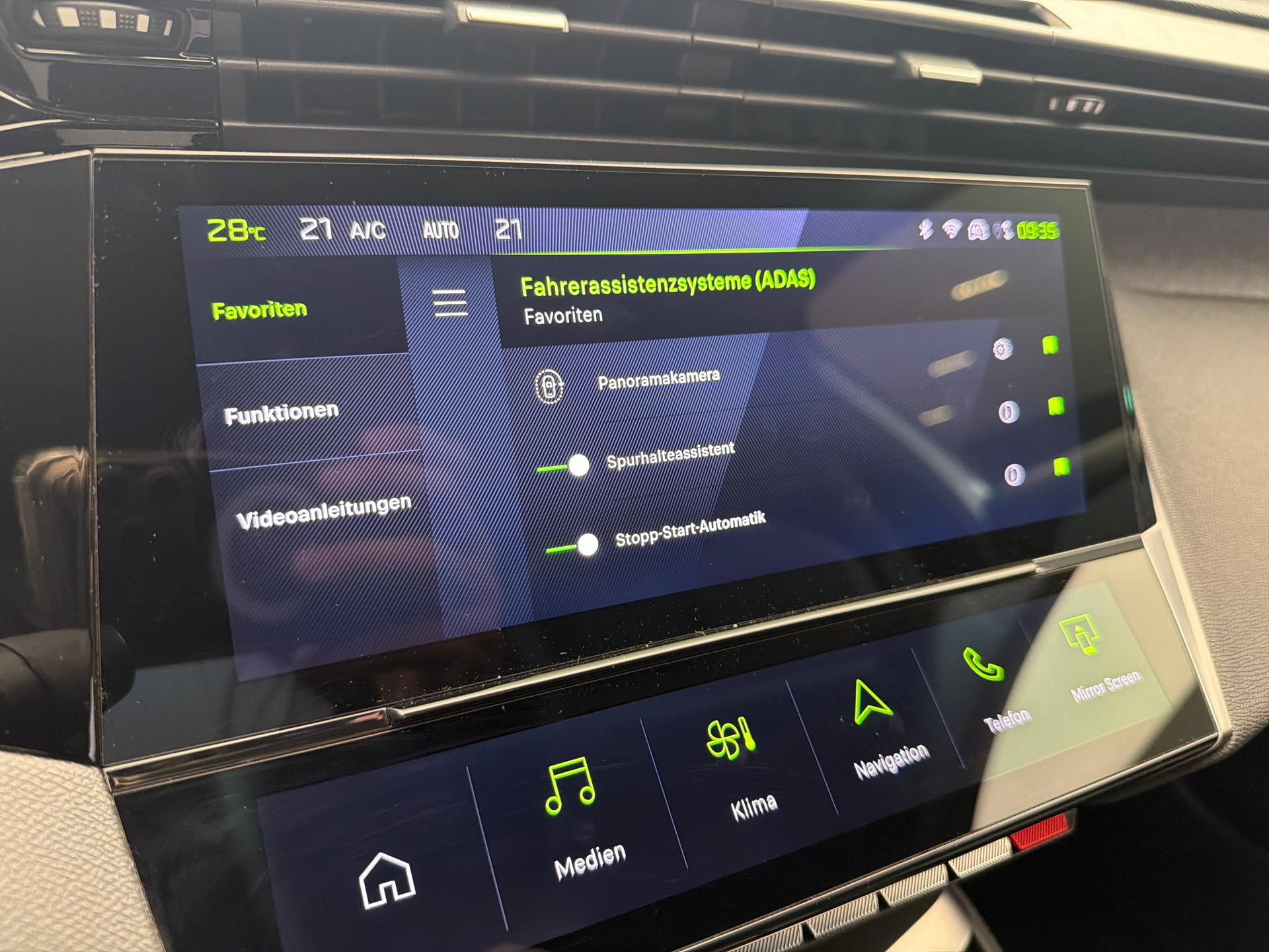 PEUGEOT 308 SW 1.2 PureTech Allure Pack-image-17