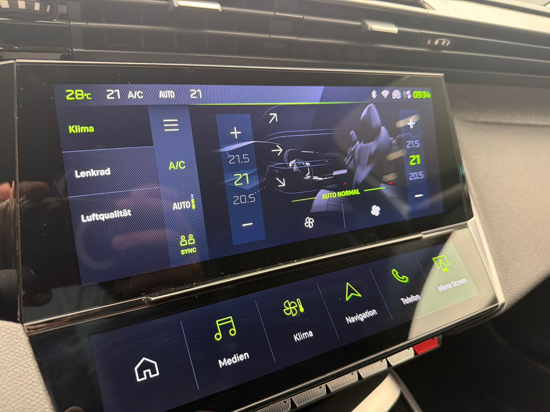 PEUGEOT 308 SW 1.2 PureTech Allure Pack-image-15