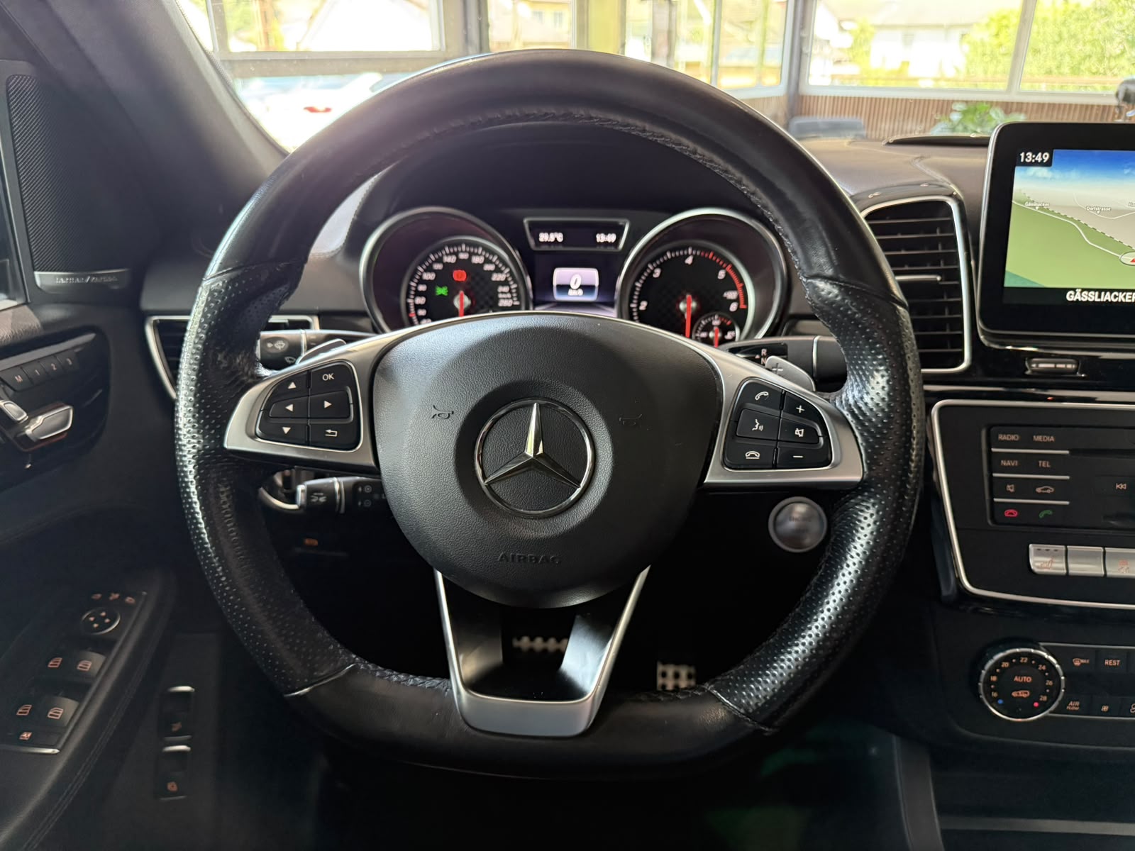 MERCEDES-BENZ GLE 350 d AMG Line 4Matic 9G-Tronic-image-16