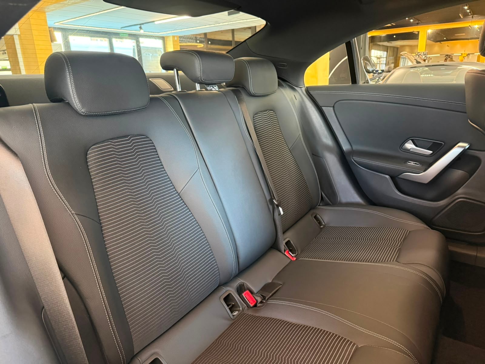 MERCEDES-BENZ CLA 200 d Progressive 8G-DCT-image-17