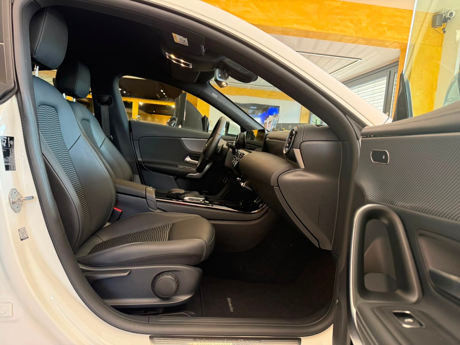 MERCEDES-BENZ CLA 200 d Progressive 8G-DCT-image-14